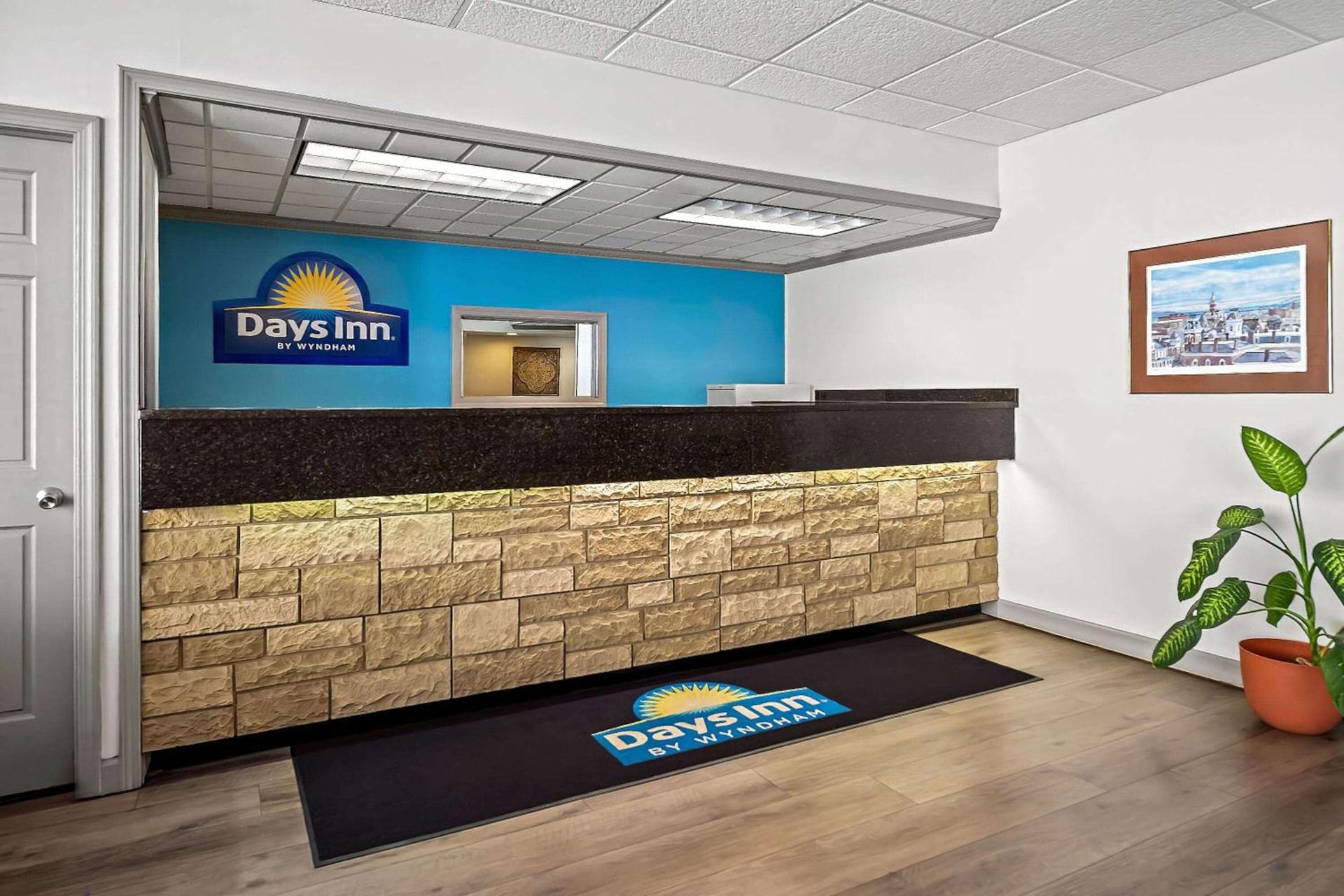 Days Inn by Wyndham Dubuque photo 8