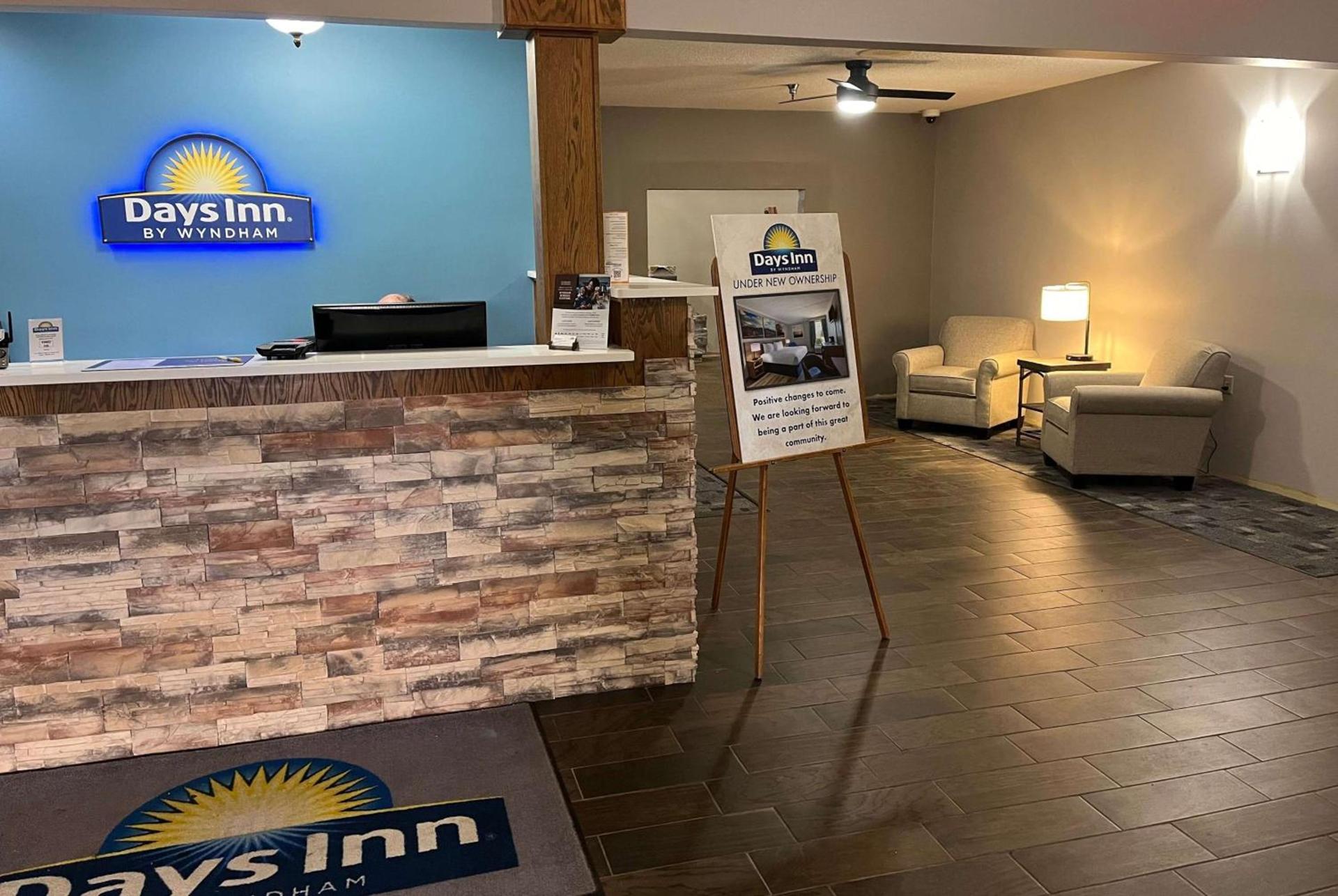 Days Inn by Wyndham Hutchinson photo 5