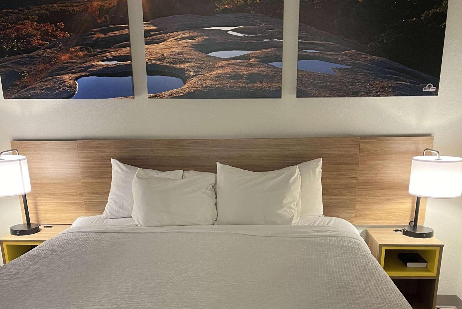 Days Inn by Wyndham Hutchinson photo 11