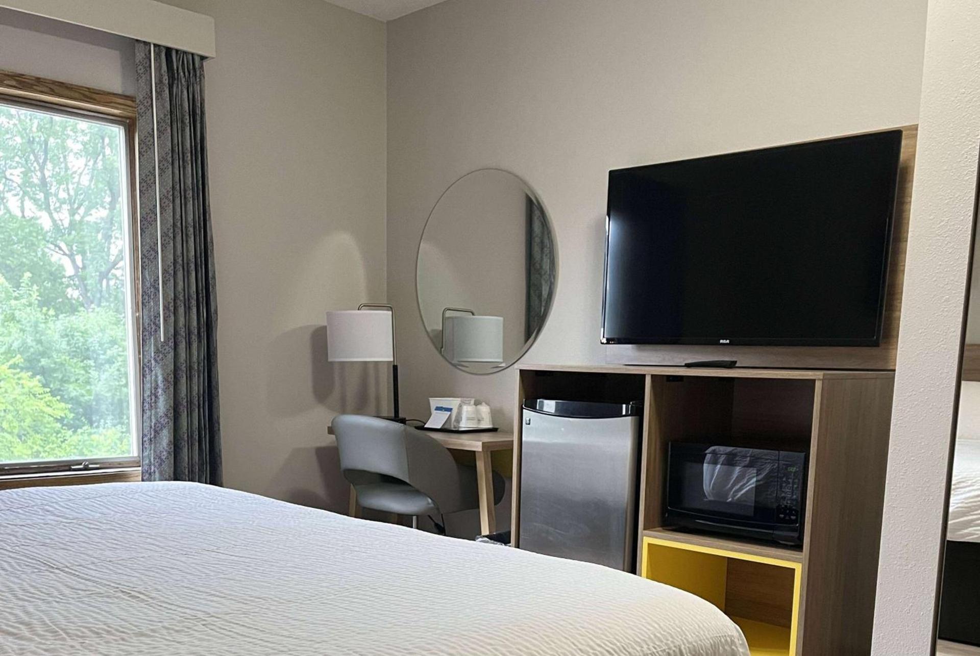 Days Inn by Wyndham Hutchinson photo 14