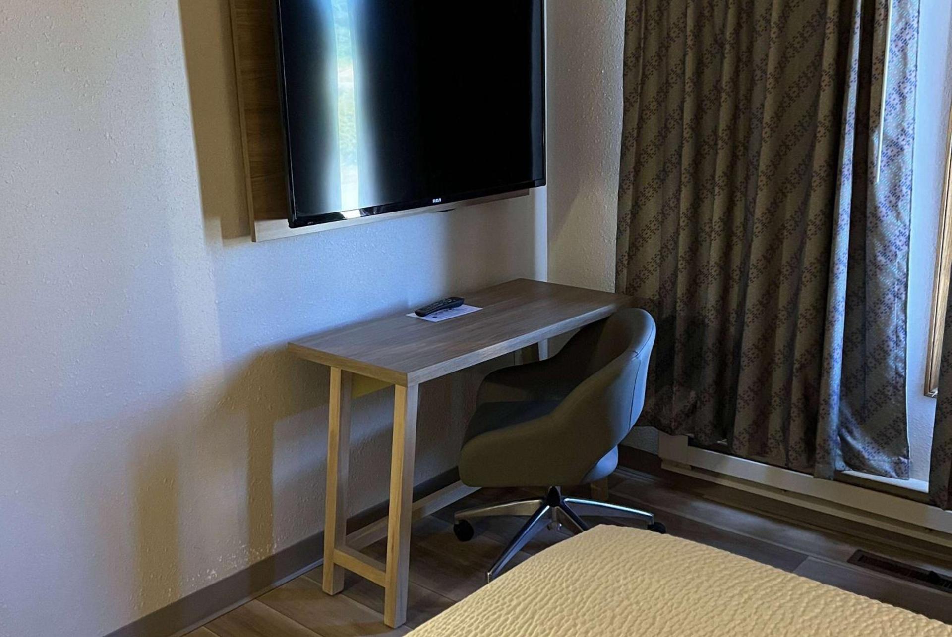 Days Inn by Wyndham Hutchinson photo 16