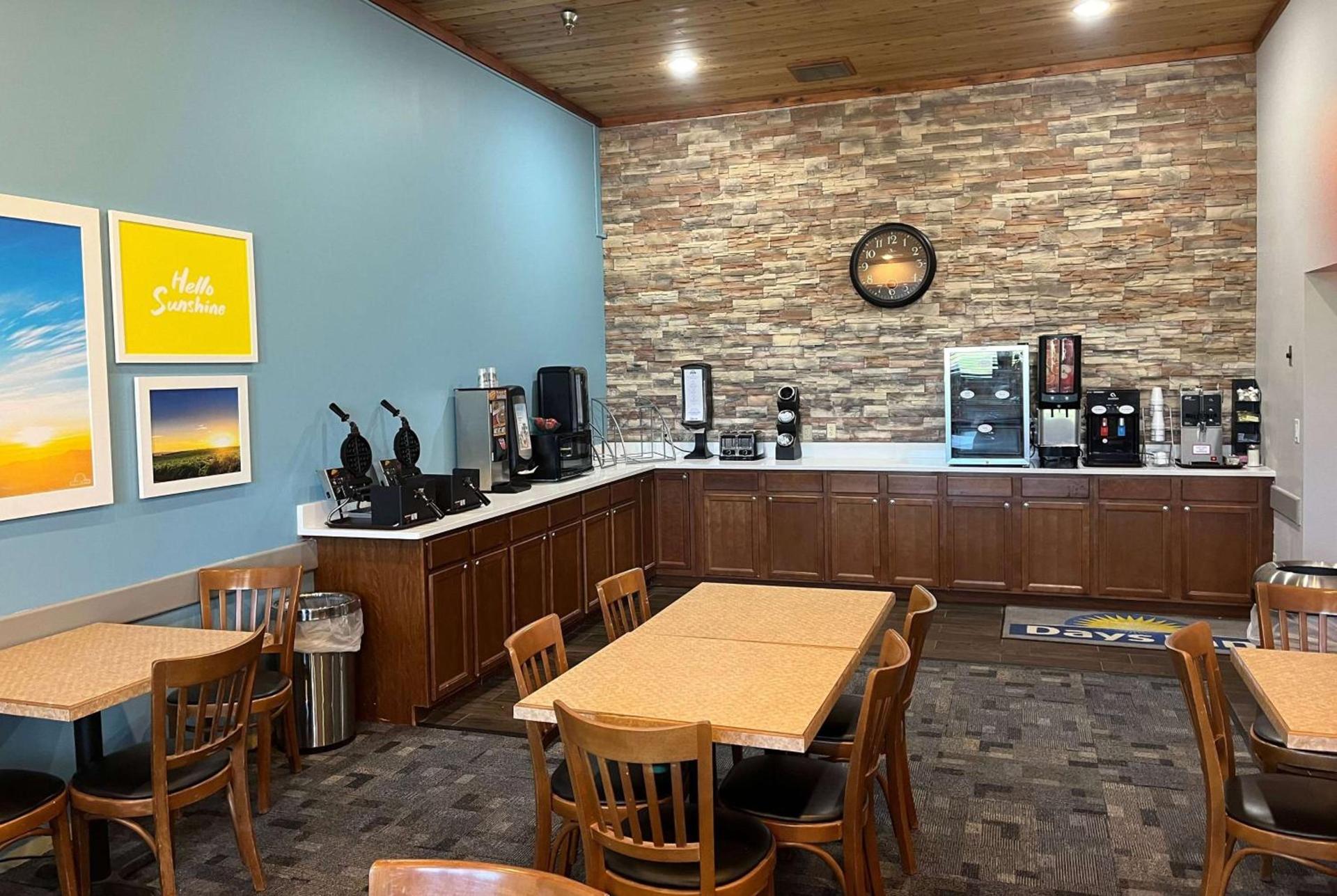Days Inn by Wyndham Hutchinson photo 23