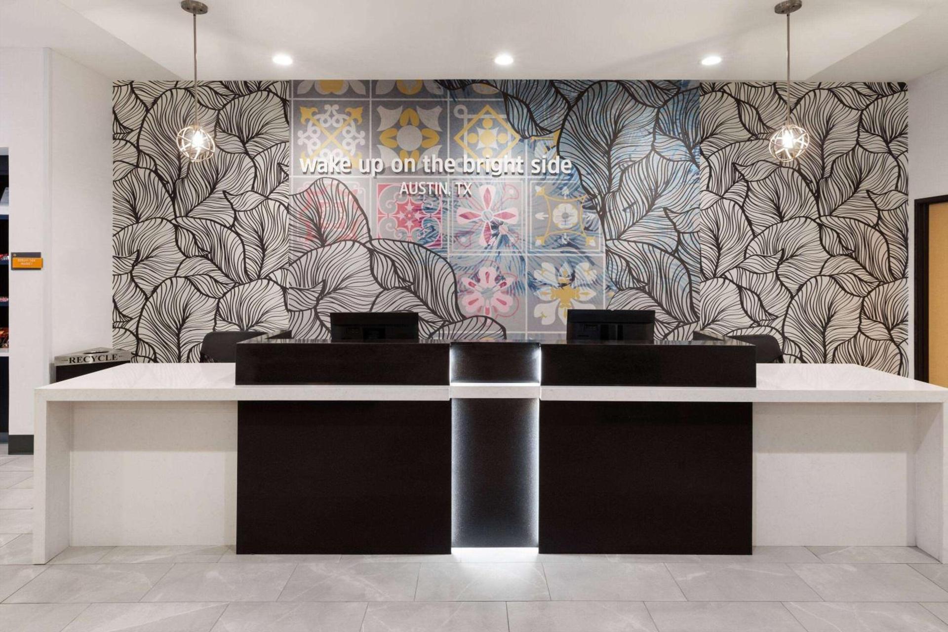 La Quinta Inn & Suites by Wyndham Austin Parmer Tech Ridge photo 3