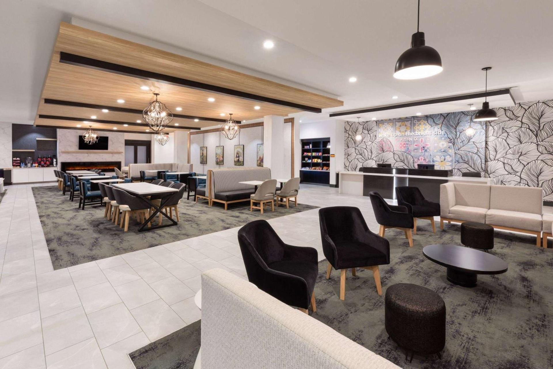 La Quinta Inn & Suites by Wyndham Austin Parmer Tech Ridge photo 5