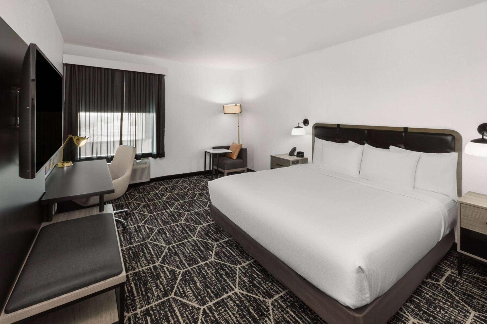 La Quinta Inn & Suites by Wyndham Austin Parmer Tech Ridge photo 11