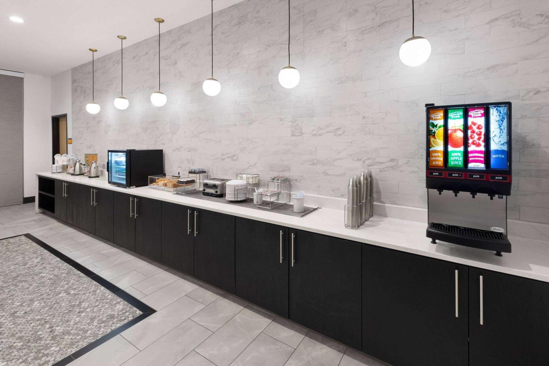 La Quinta Inn & Suites by Wyndham Austin Parmer Tech Ridge photo 28