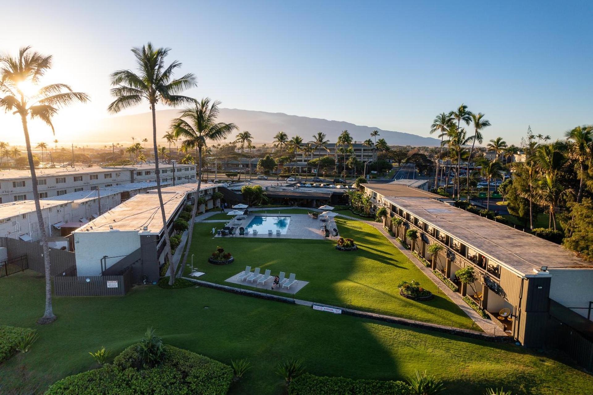 Maui Seaside Hotel photo 8