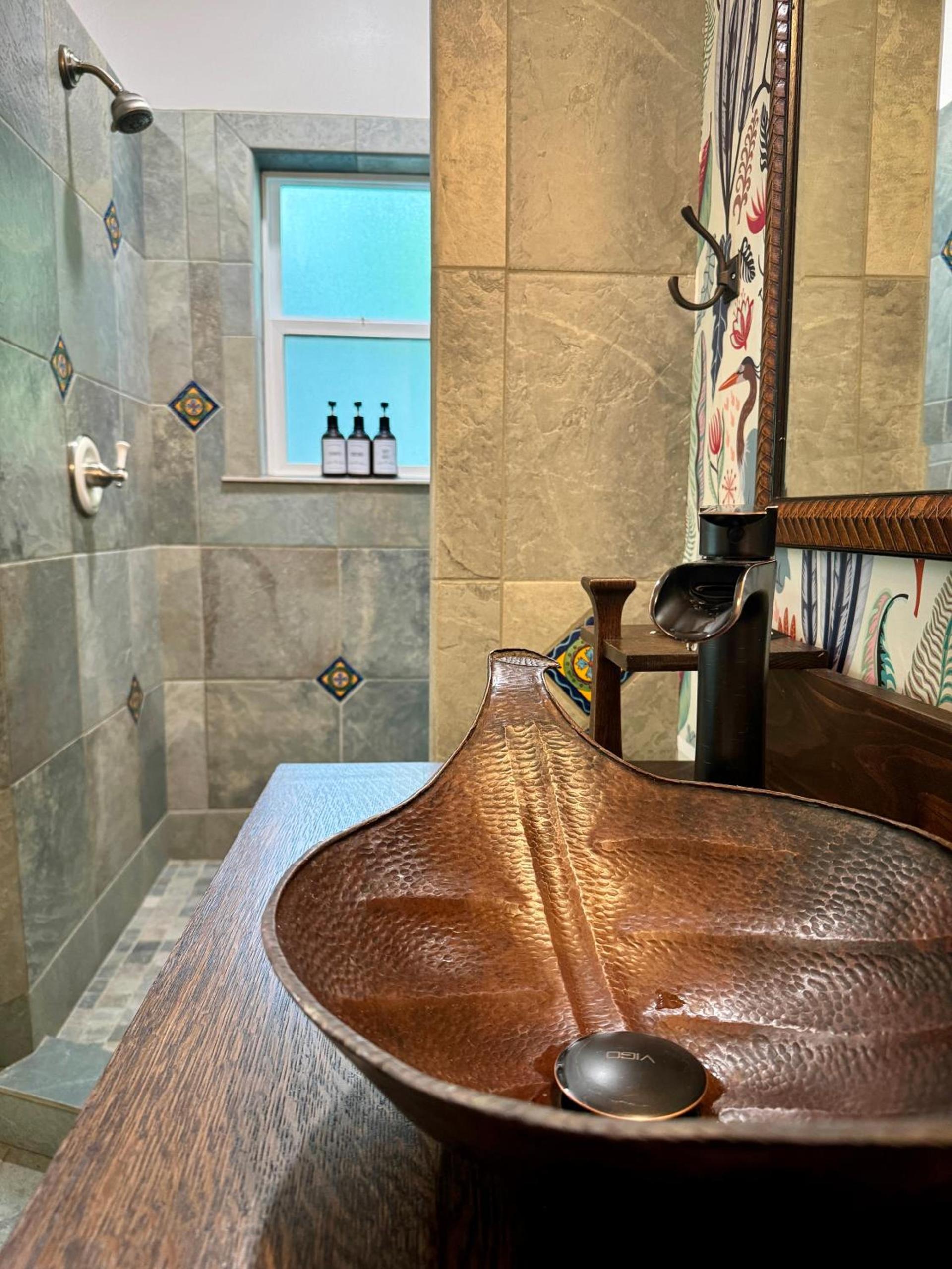 Swank Boutique Suites photo 8