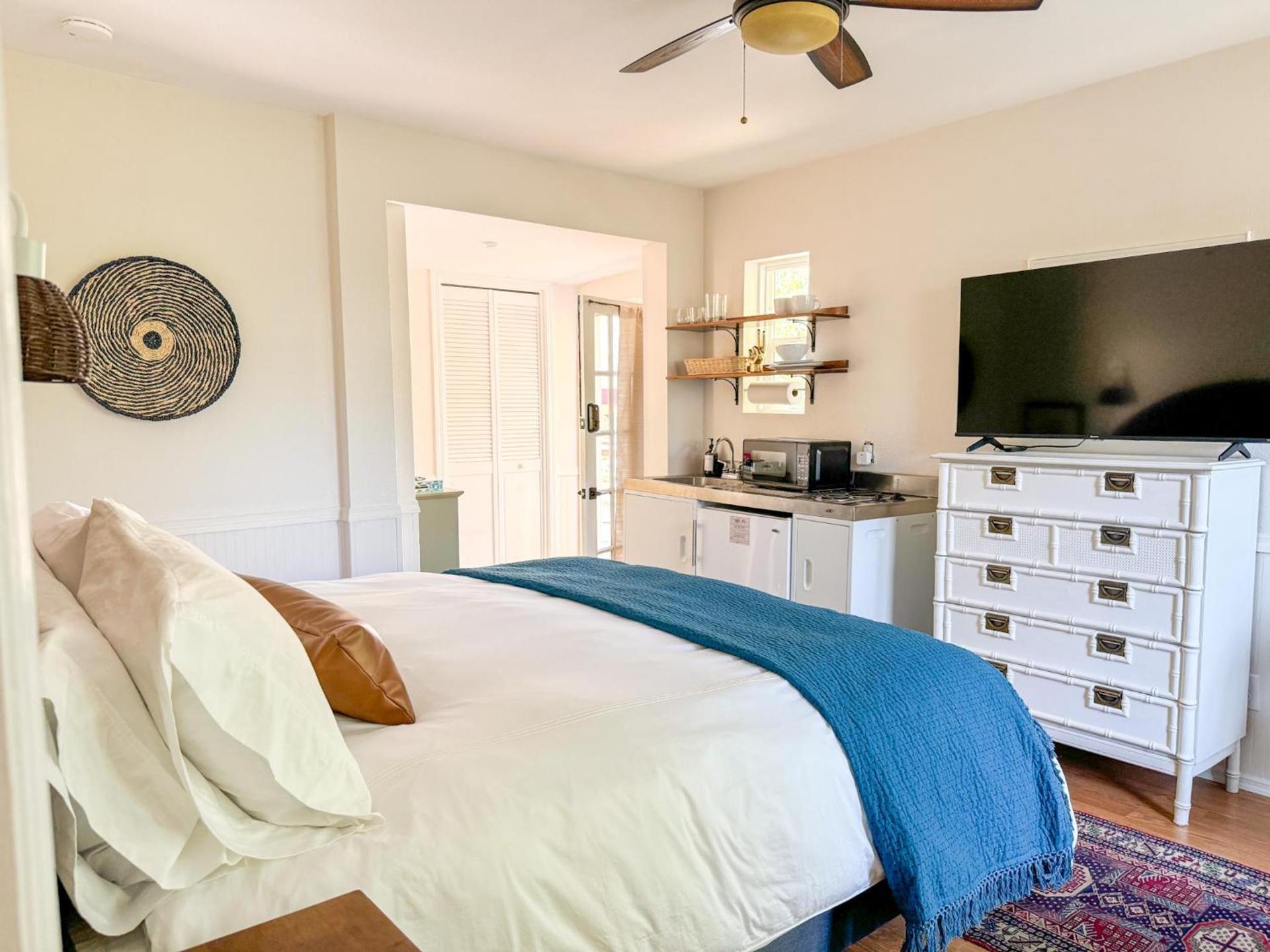 Swank Boutique Suites photo 27
