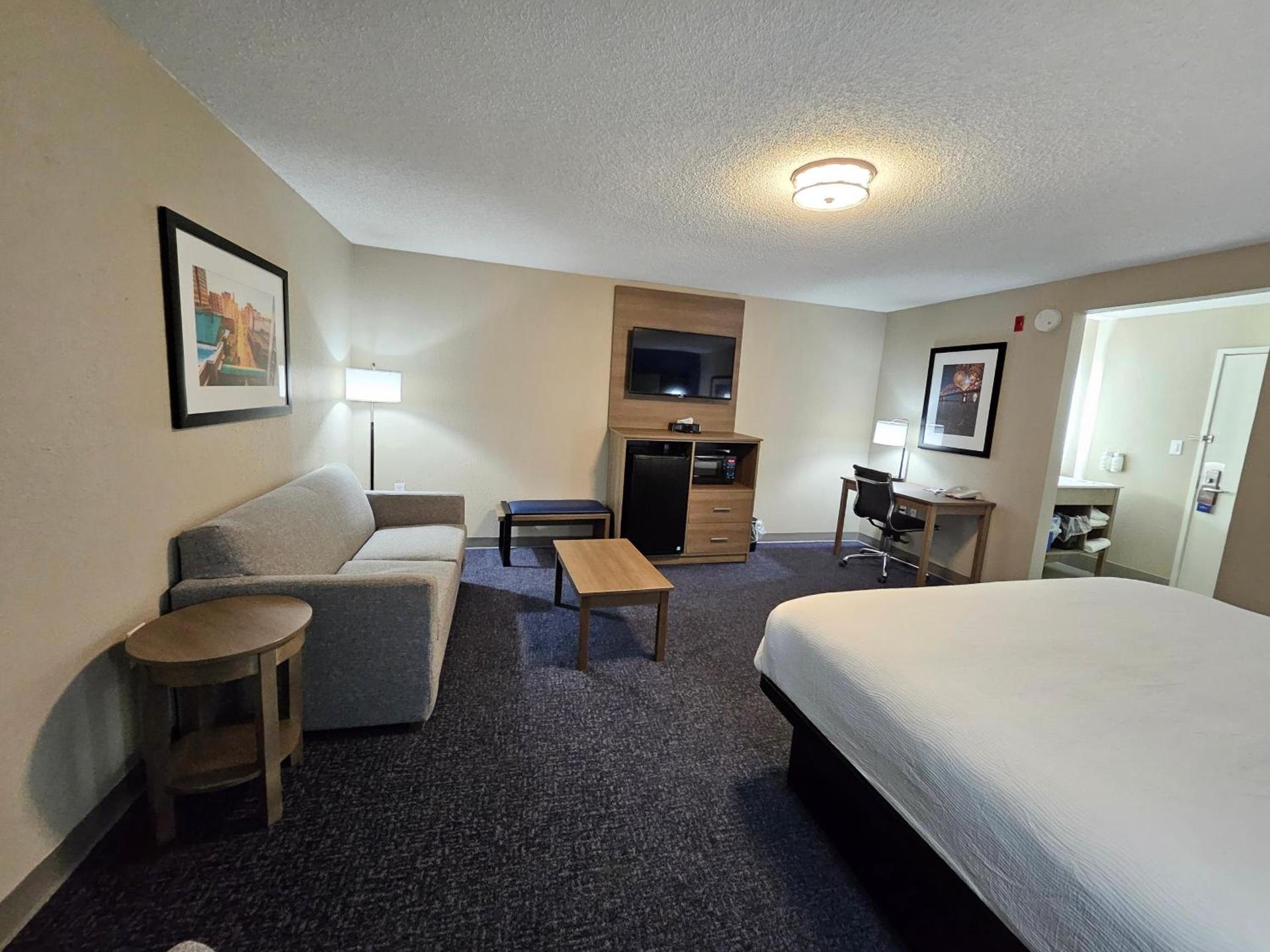 Baymont by Wyndham Davenport photo 14