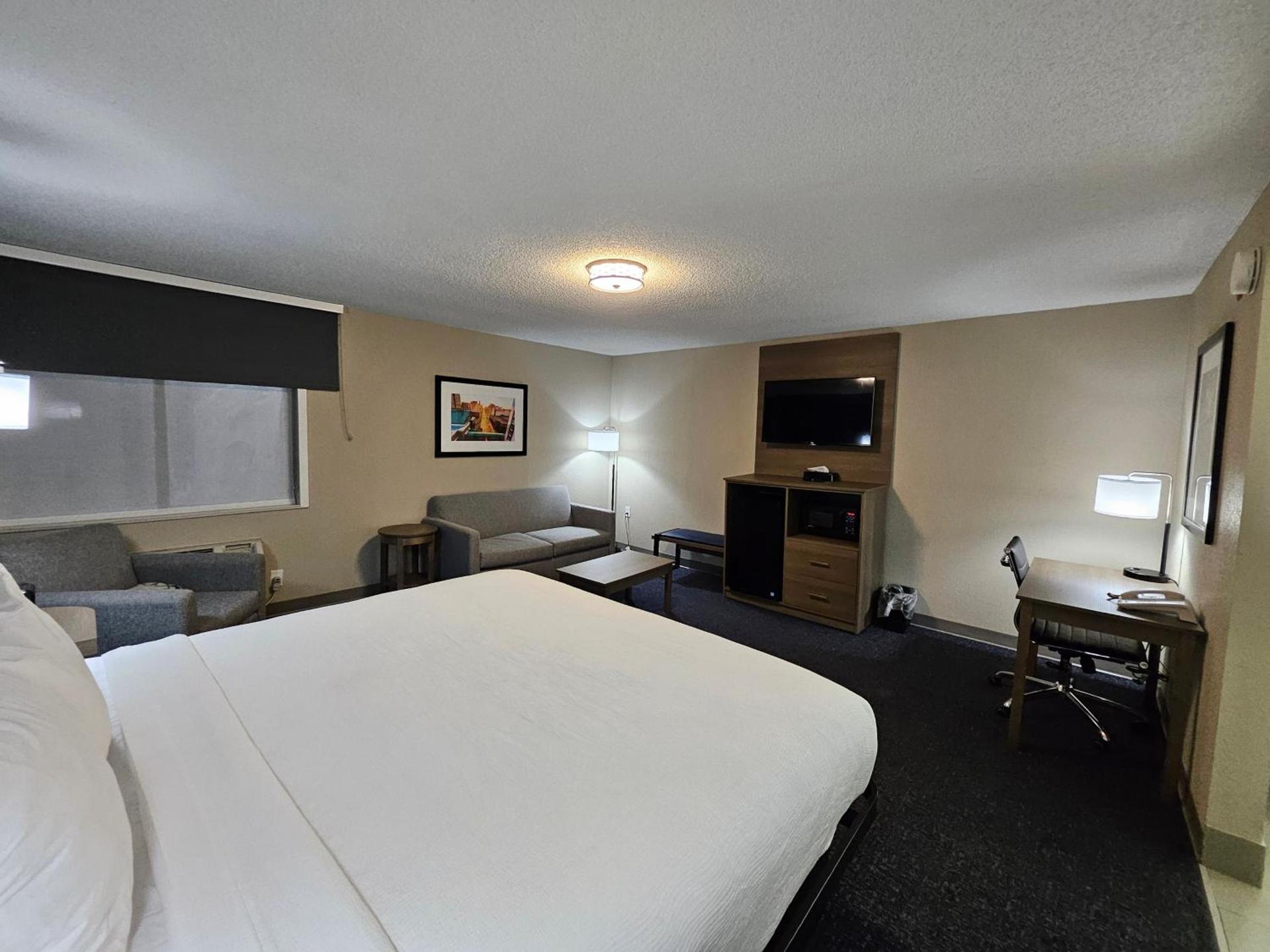 Baymont by Wyndham Davenport photo 11