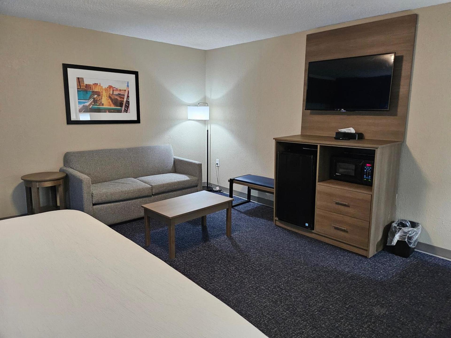Baymont by Wyndham Davenport photo 12