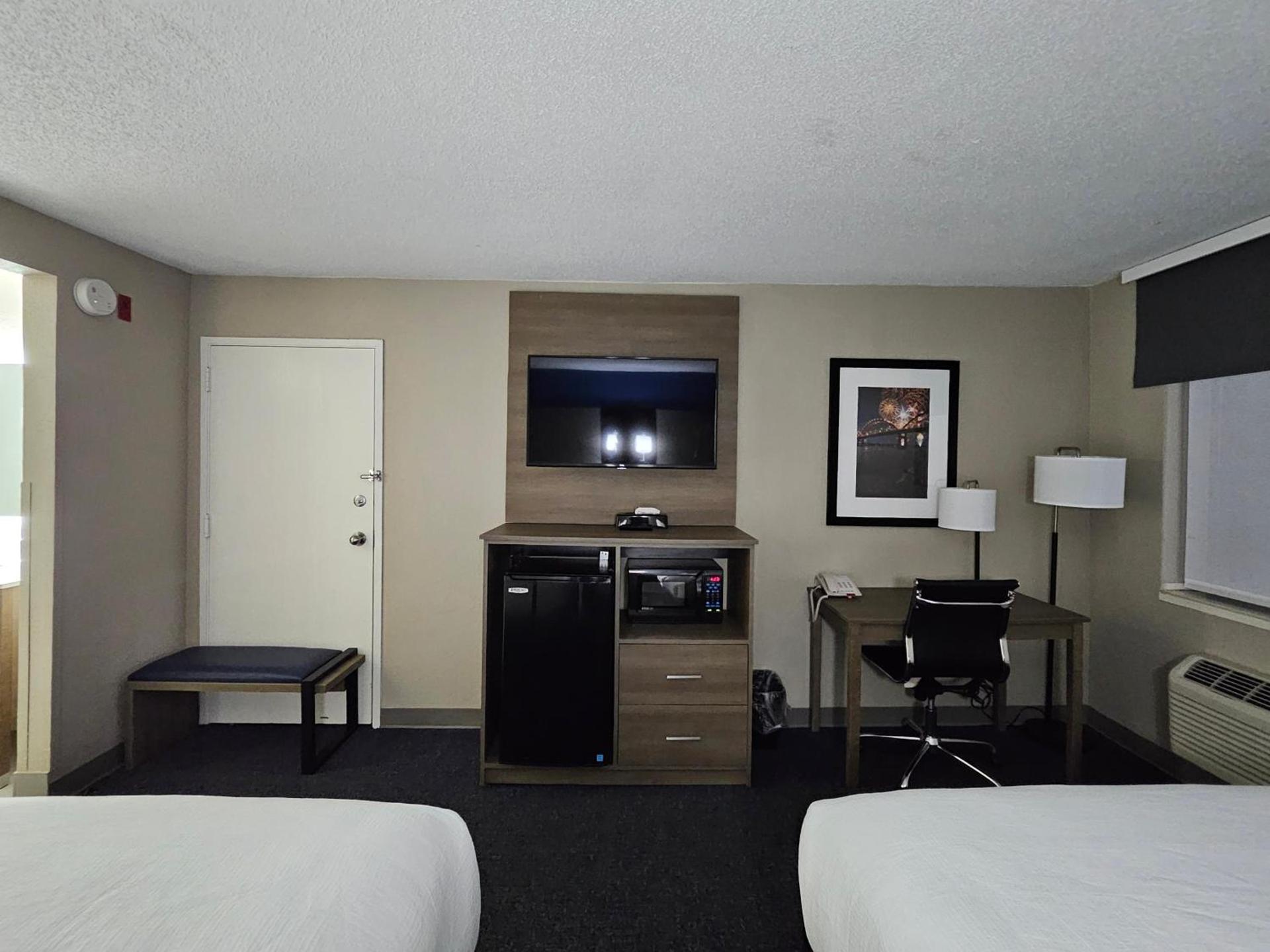 Baymont by Wyndham Davenport photo 20