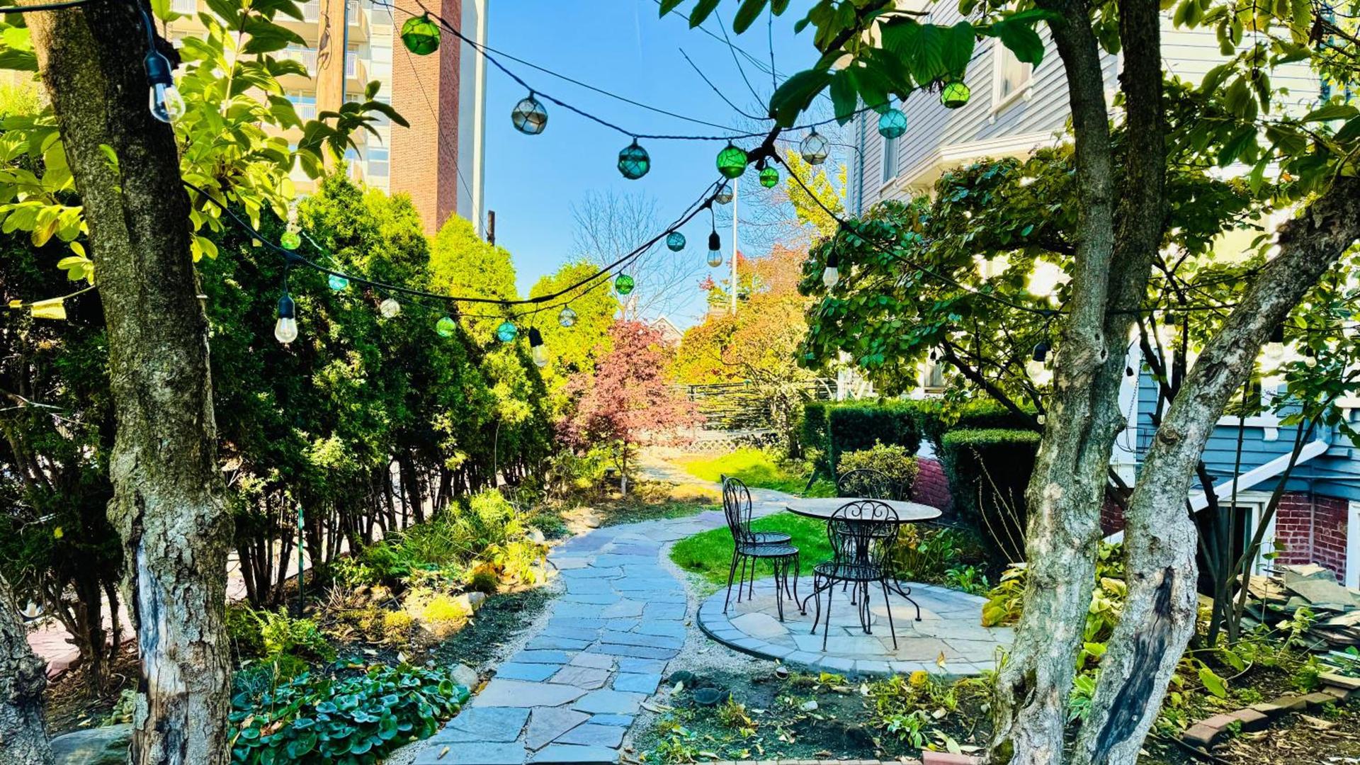 Ginkgo House on Harvard photo 24