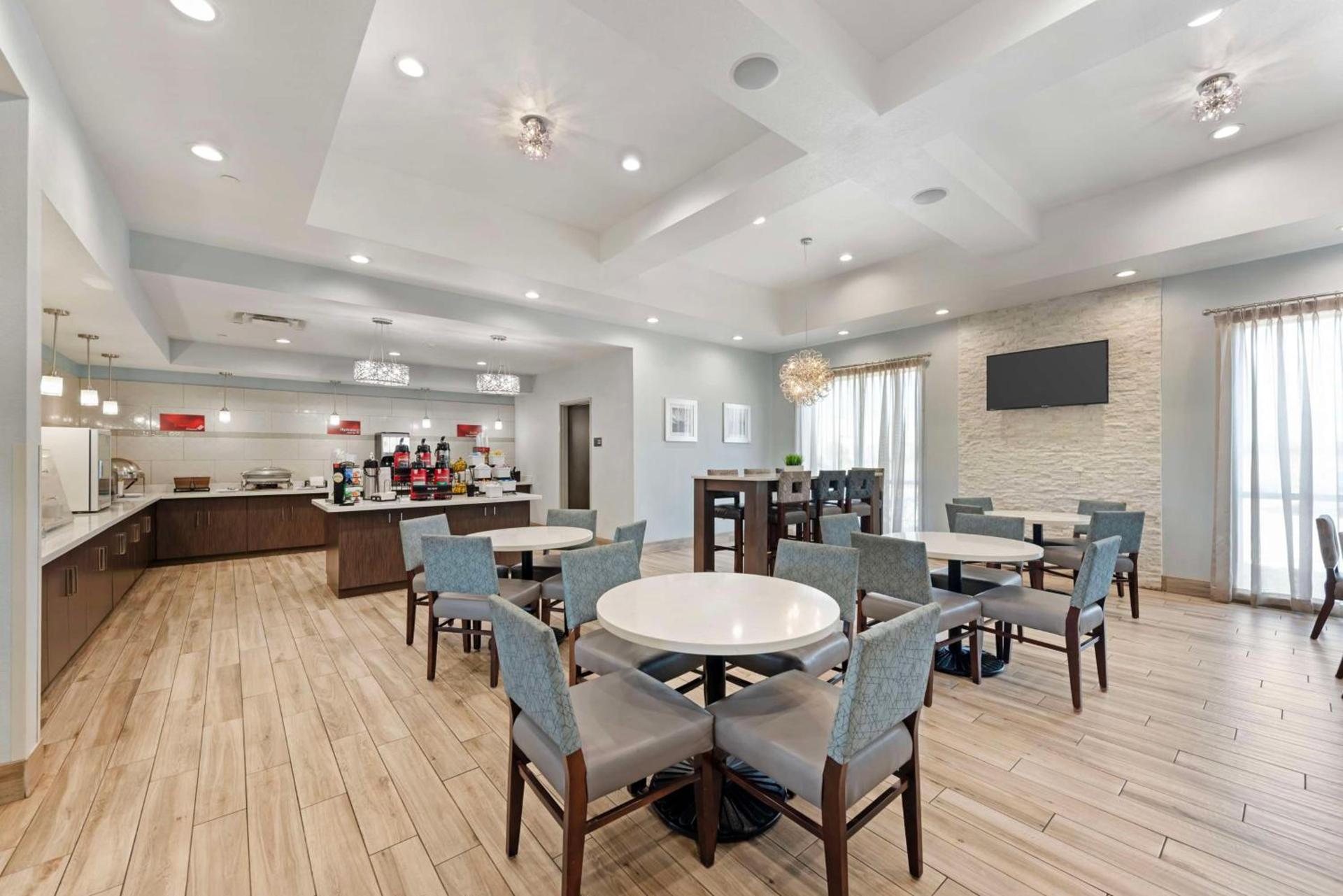 Best Western Plus Buda Austin Inn & Suites photo 2