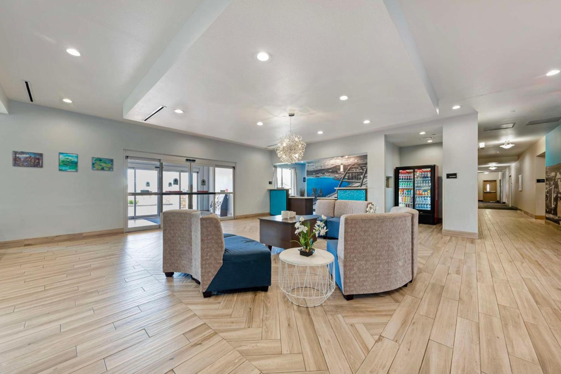 Best Western Plus Buda Austin Inn & Suites photo 7