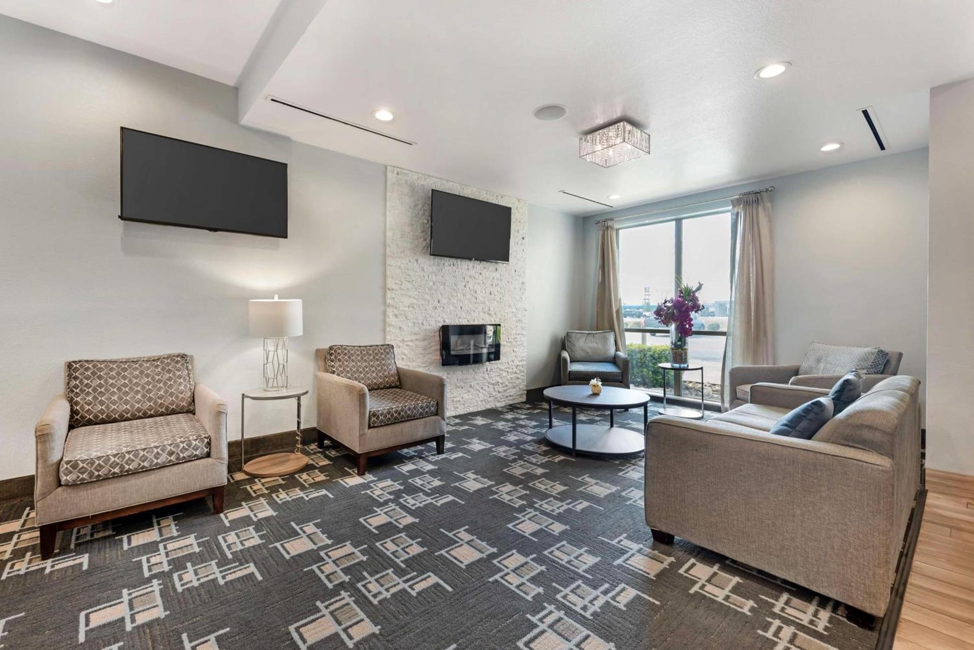 Best Western Plus Buda Austin Inn & Suites photo 8