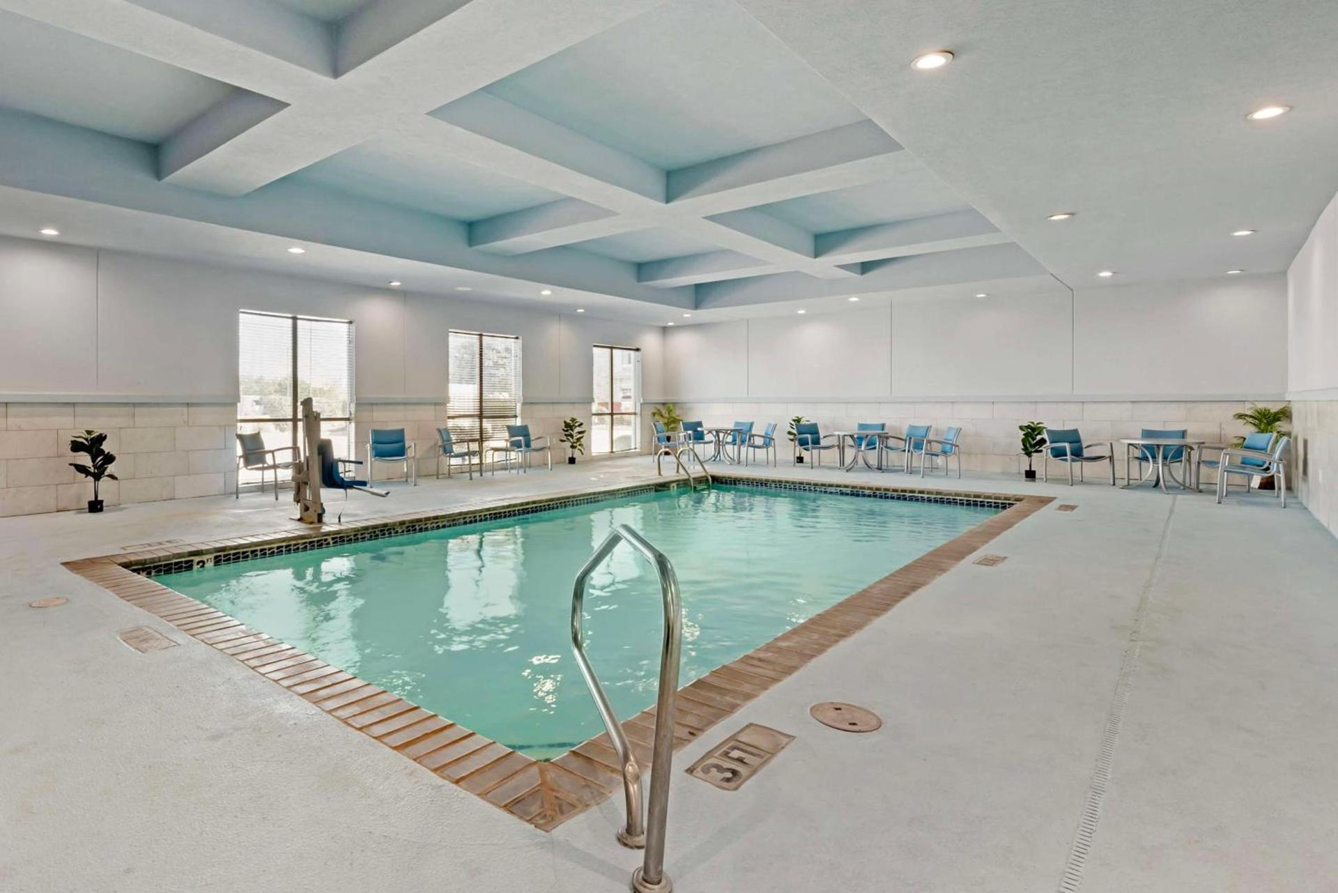 Best Western Plus Buda Austin Inn & Suites photo 9