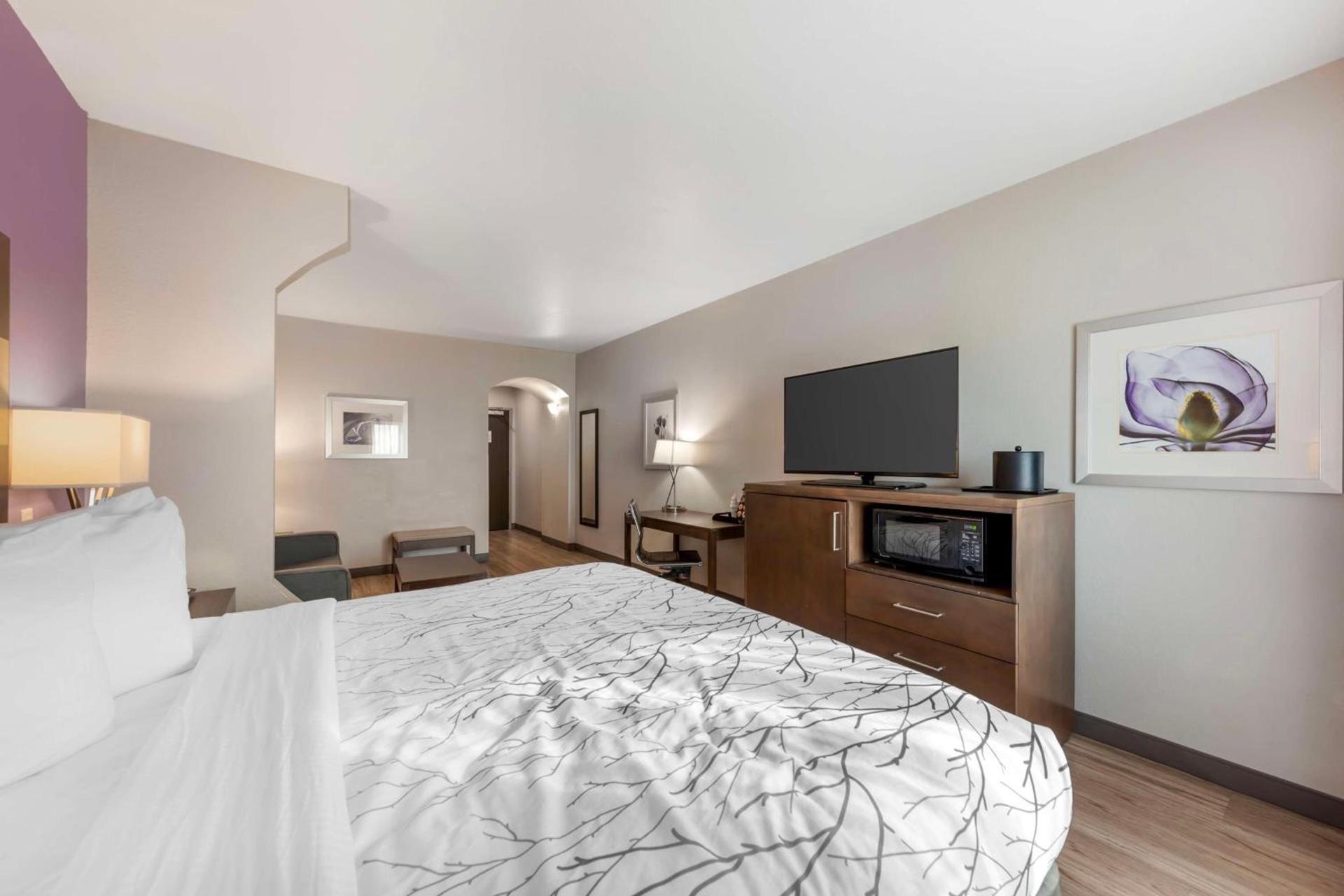 Best Western Plus Buda Austin Inn & Suites photo 32