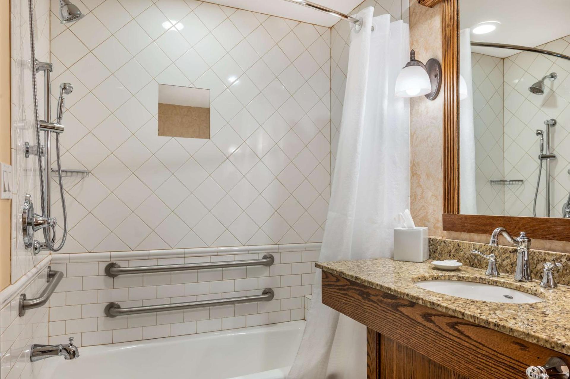 Best Western Premier Mariemont Inn photo 32