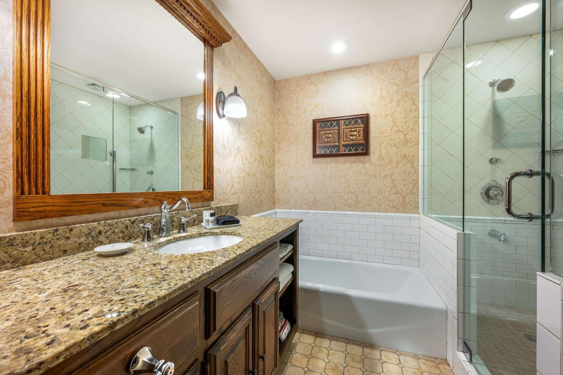 Best Western Premier Mariemont Inn photo 34