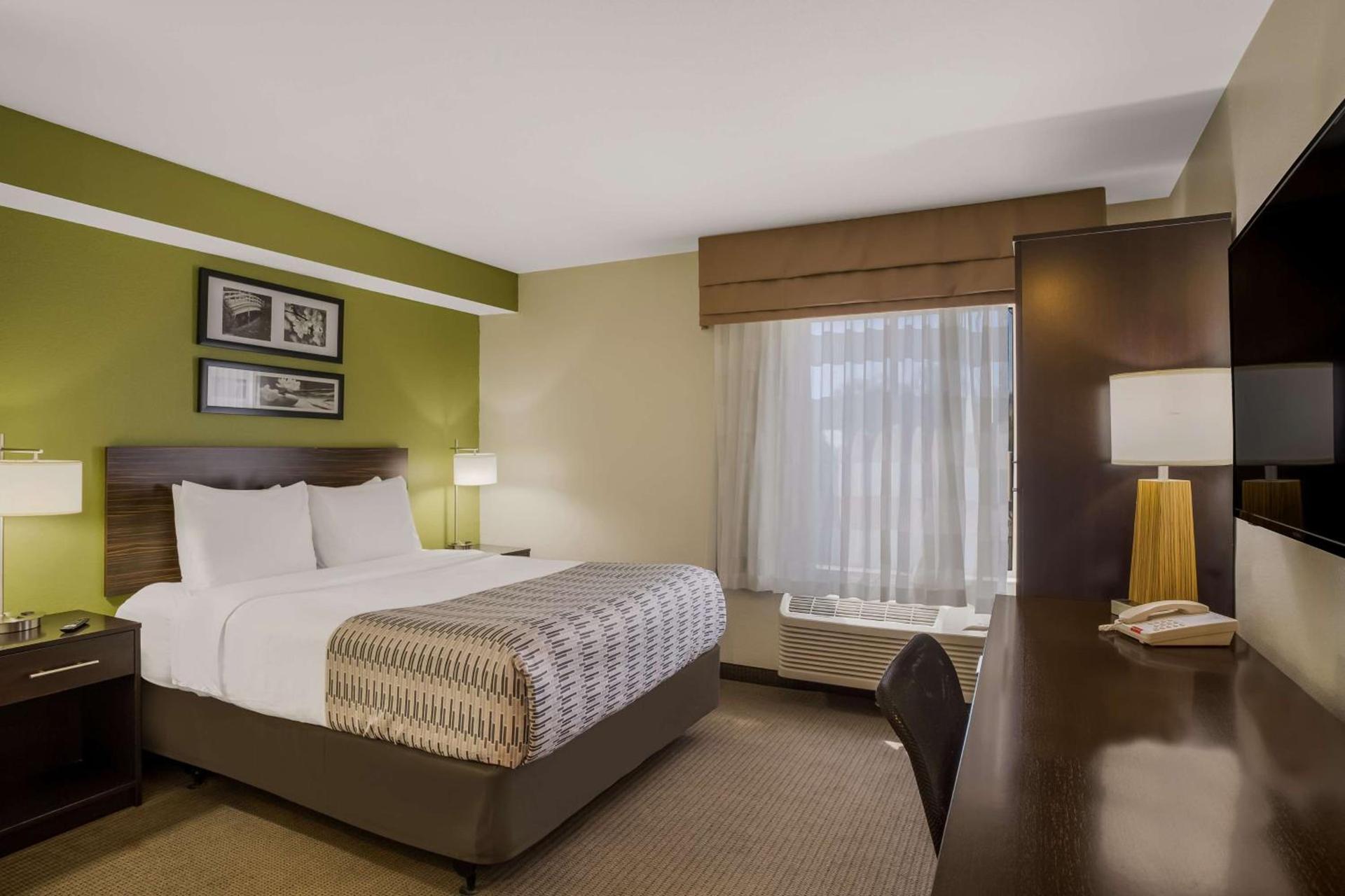 SureStay Plus by Best Western Mesa Superstition Springs photo 17