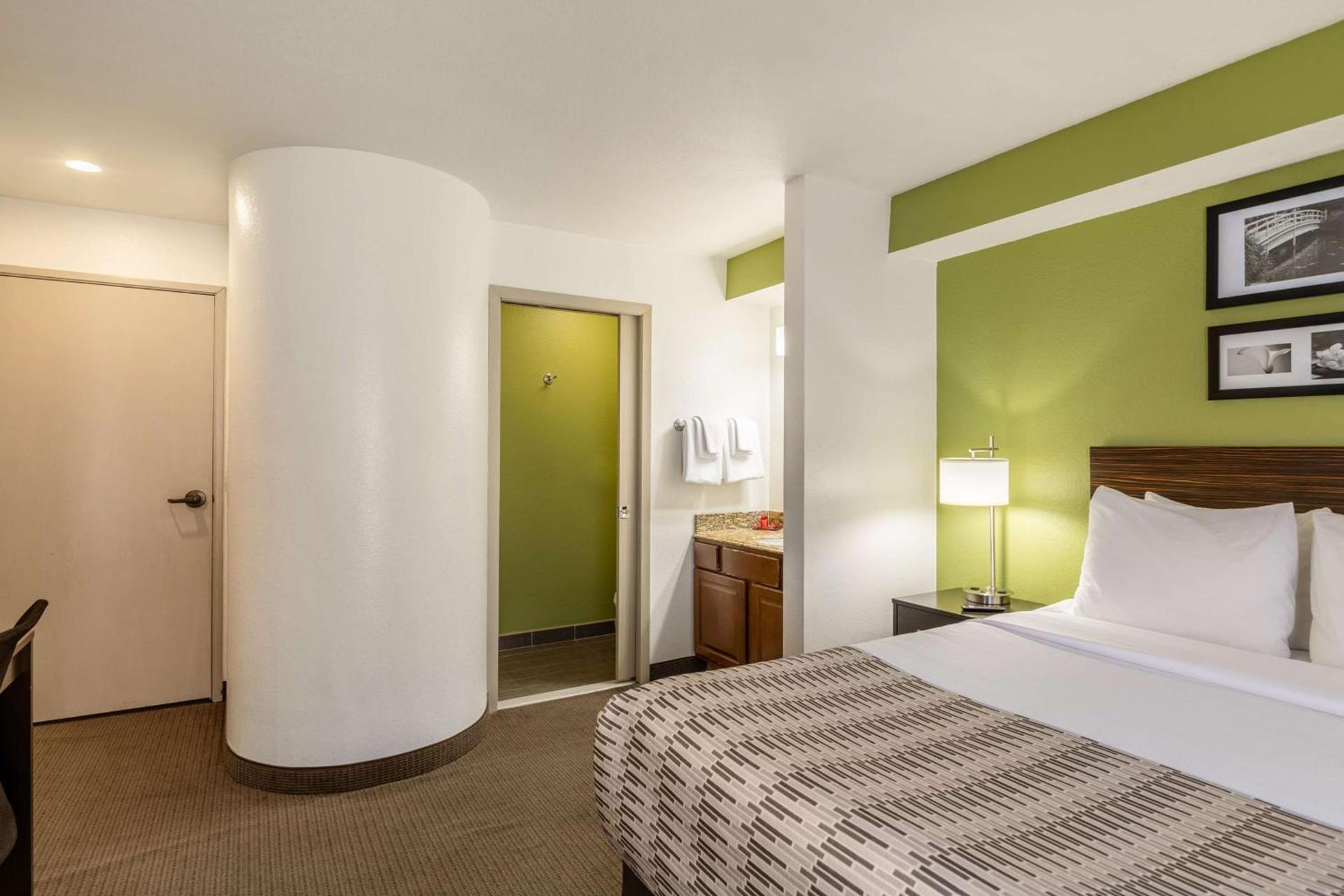SureStay Plus by Best Western Mesa Superstition Springs photo 18
