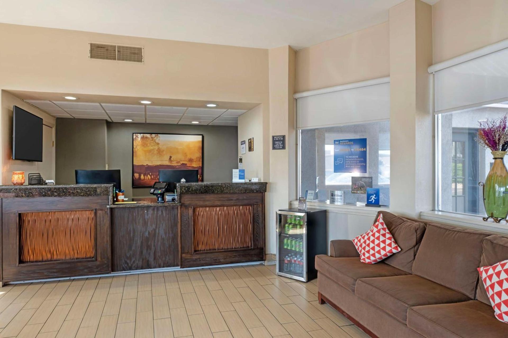 Best Western Red Carpet Inn photo 2
