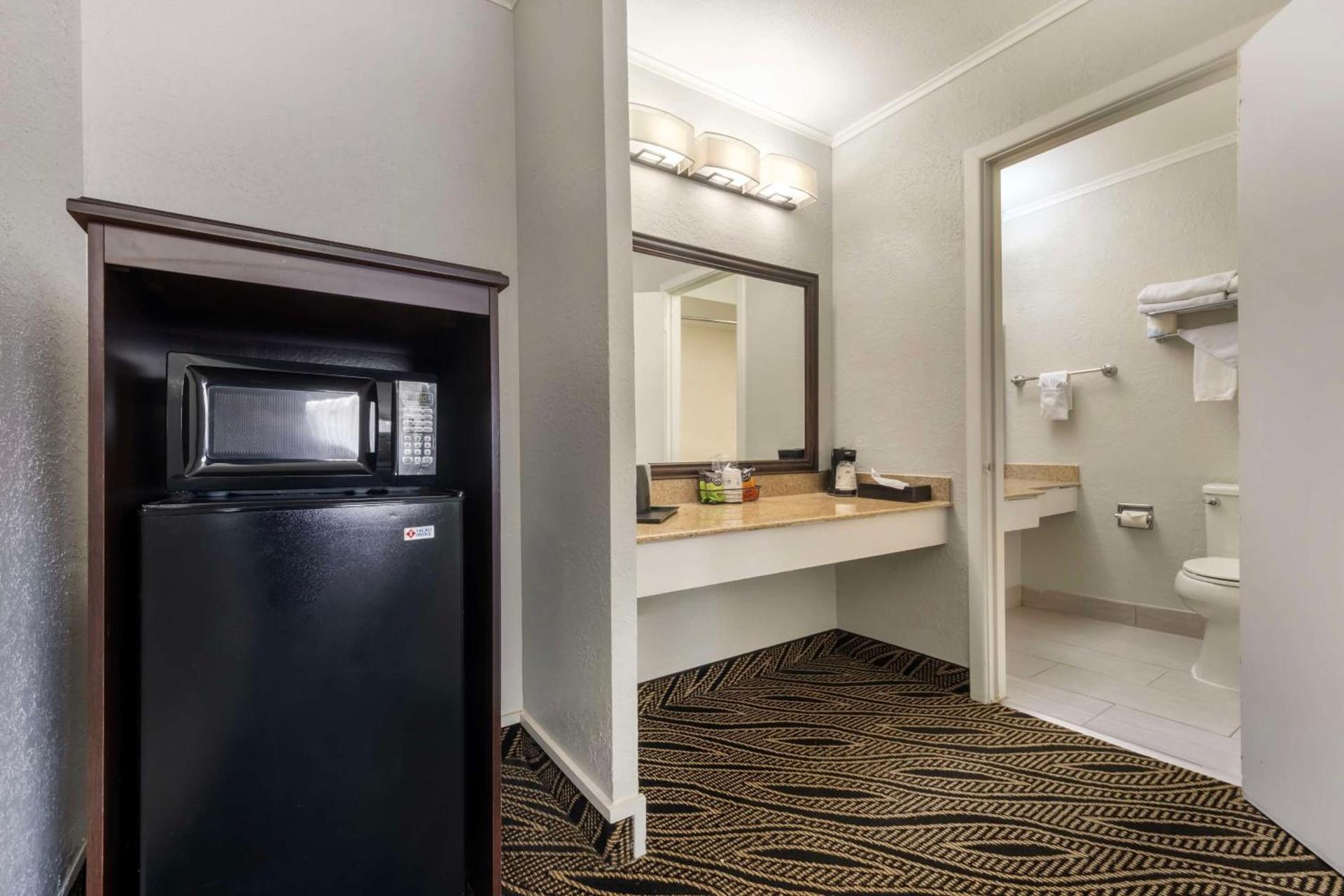 Best Western Red Carpet Inn photo 29