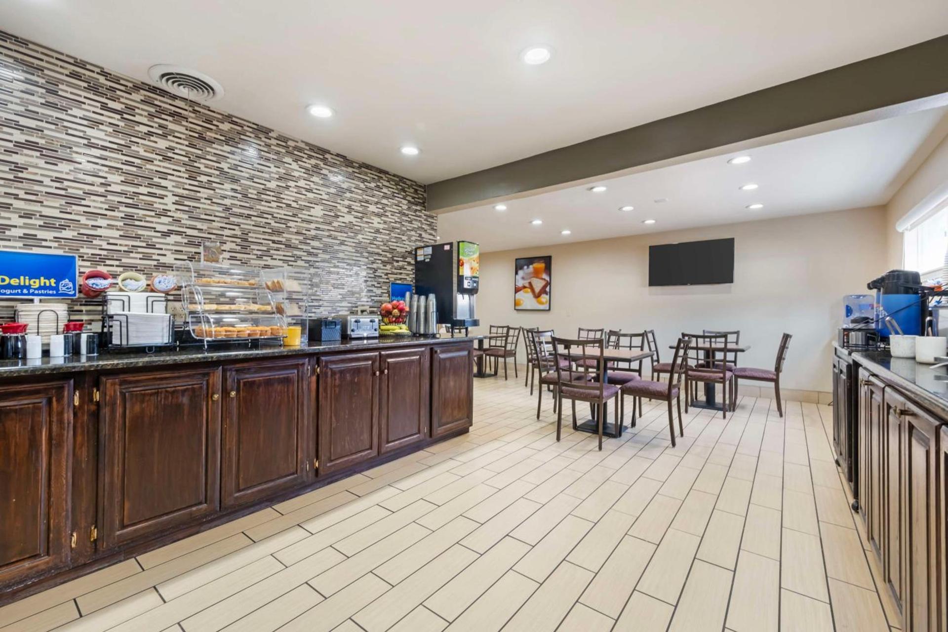 Best Western Red Carpet Inn photo 39