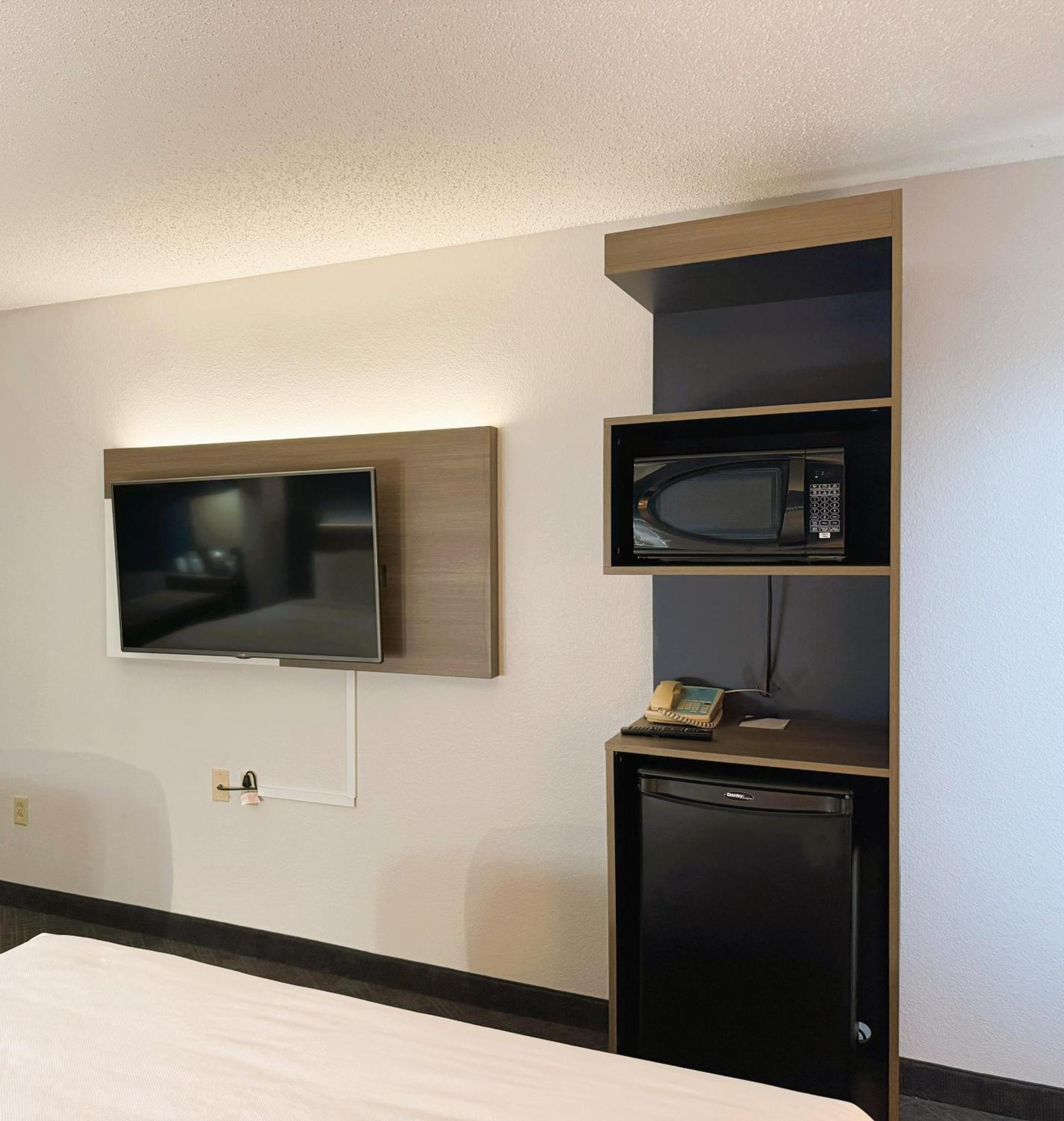 Comfort Inn & Suites Sheboygan I-43 photo 12