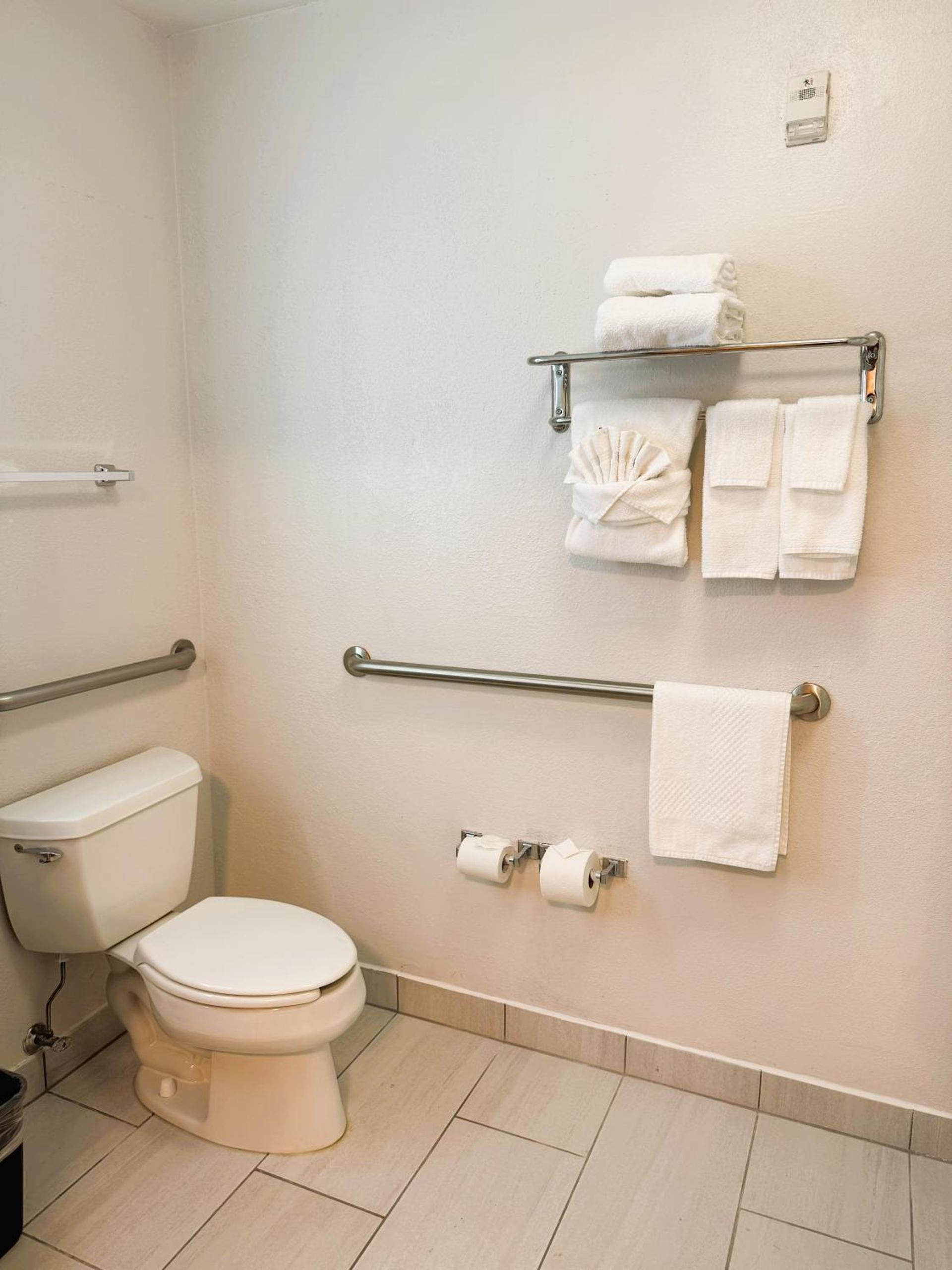 Comfort Inn & Suites Sheboygan I-43 photo 18