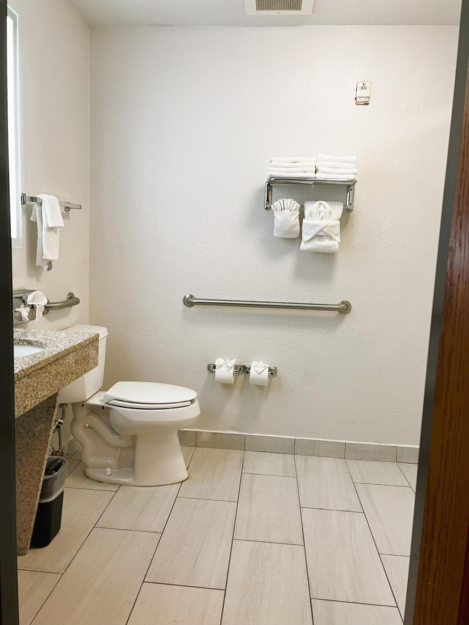 Comfort Inn & Suites Sheboygan I-43 photo 22