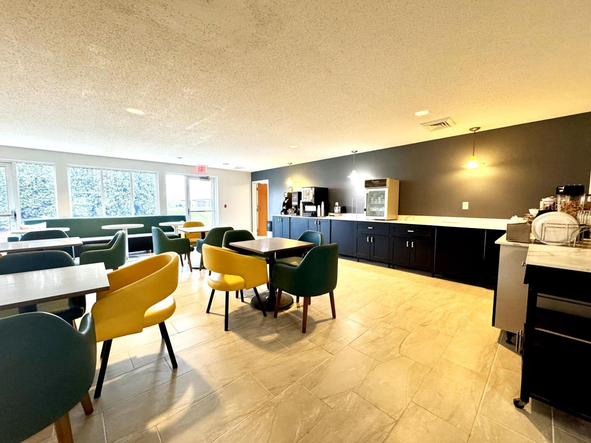 Comfort Inn & Suites Sheboygan I-43 photo 35