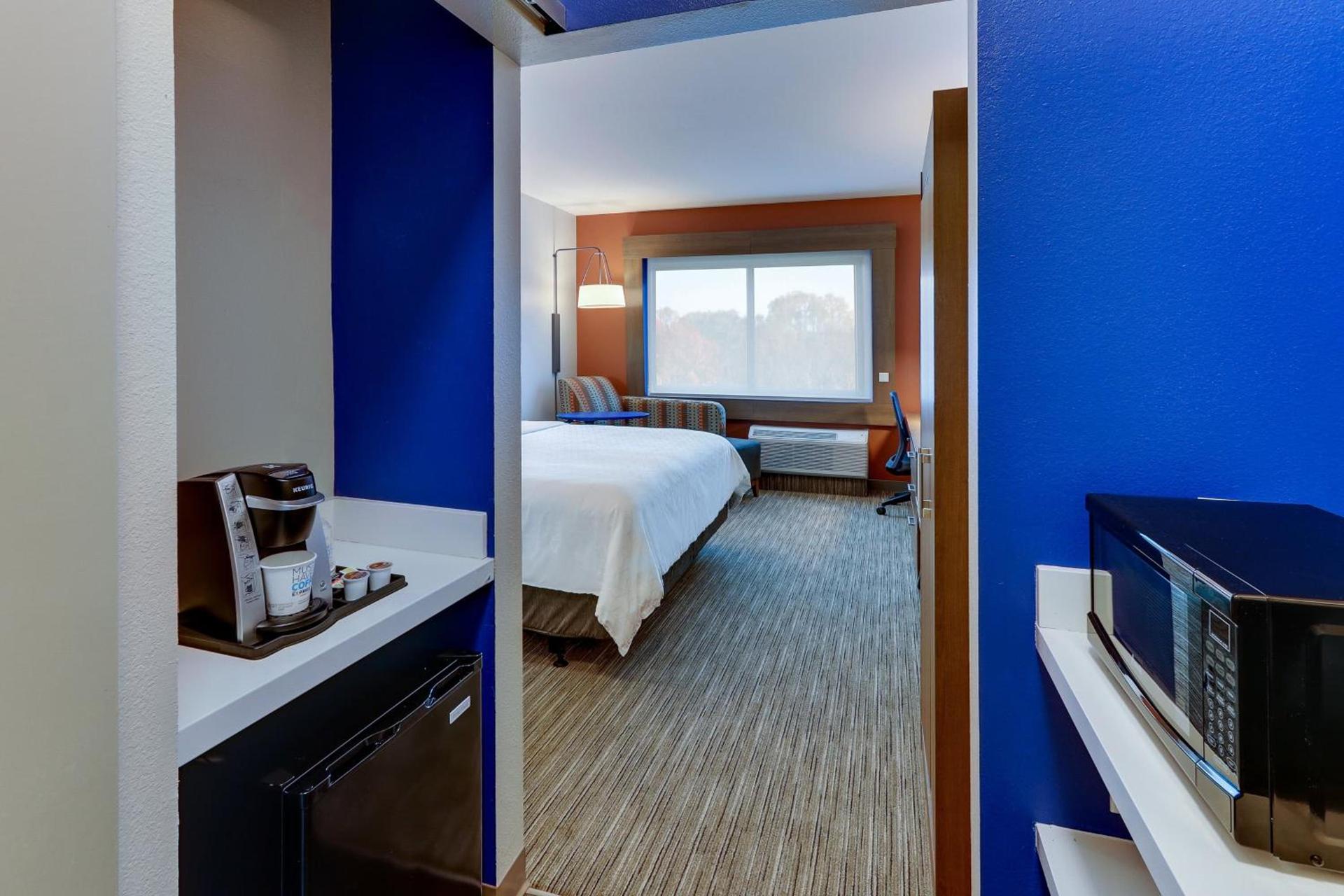 Holiday Inn Express & Suites - Middletown - Goshen by IHG photo 89