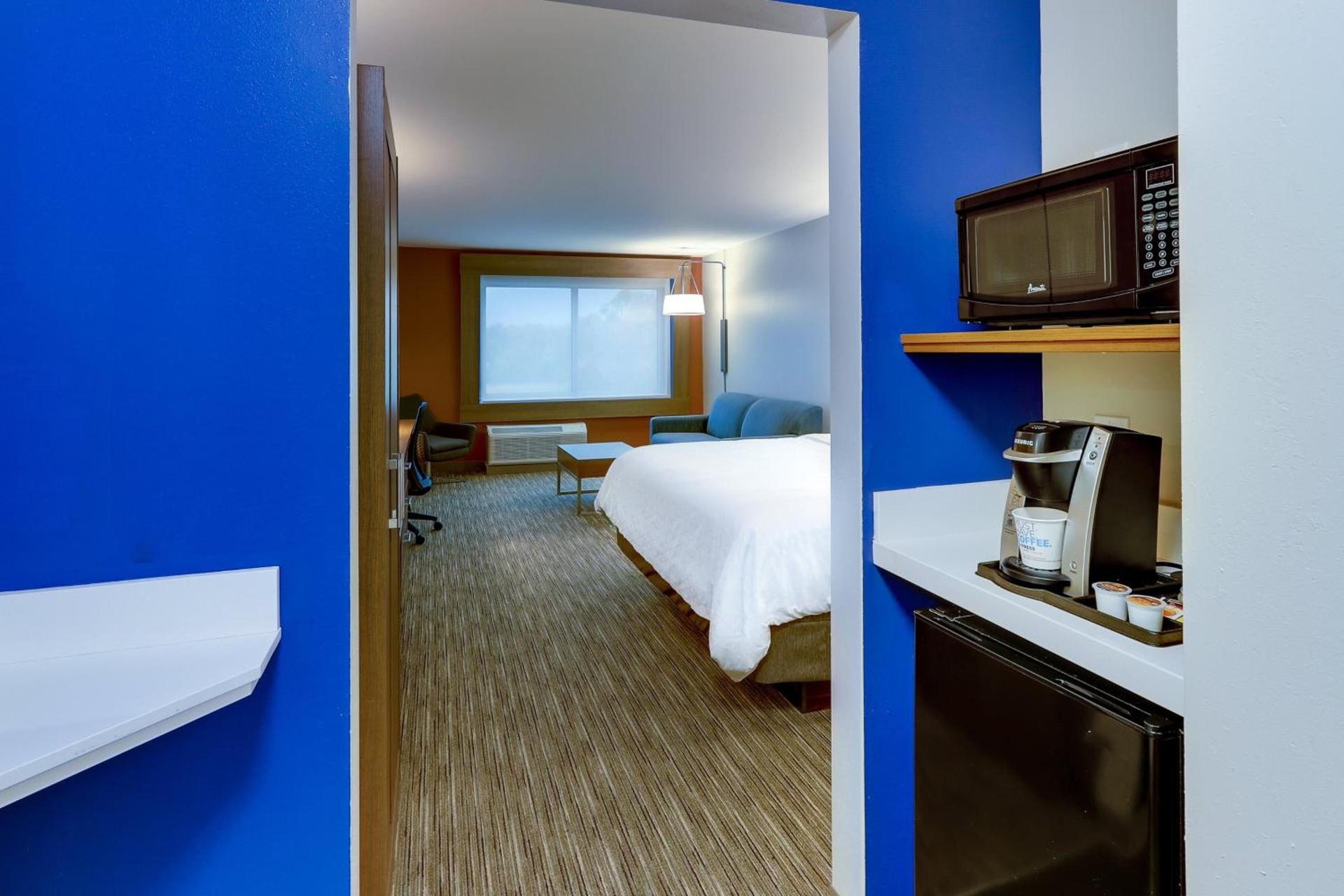 Holiday Inn Express & Suites - Middletown - Goshen by IHG photo 98