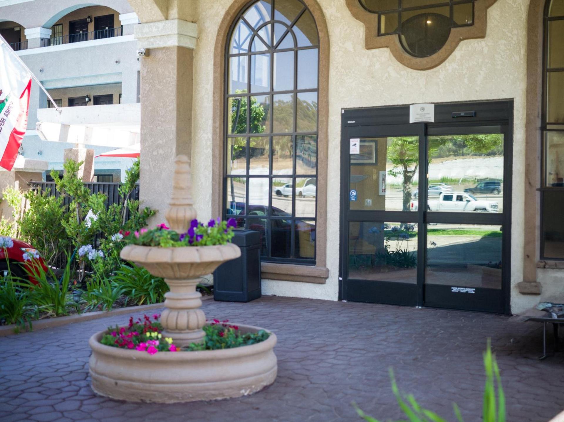 Quality Inn & Suites Camarillo-Oxnard photo 38