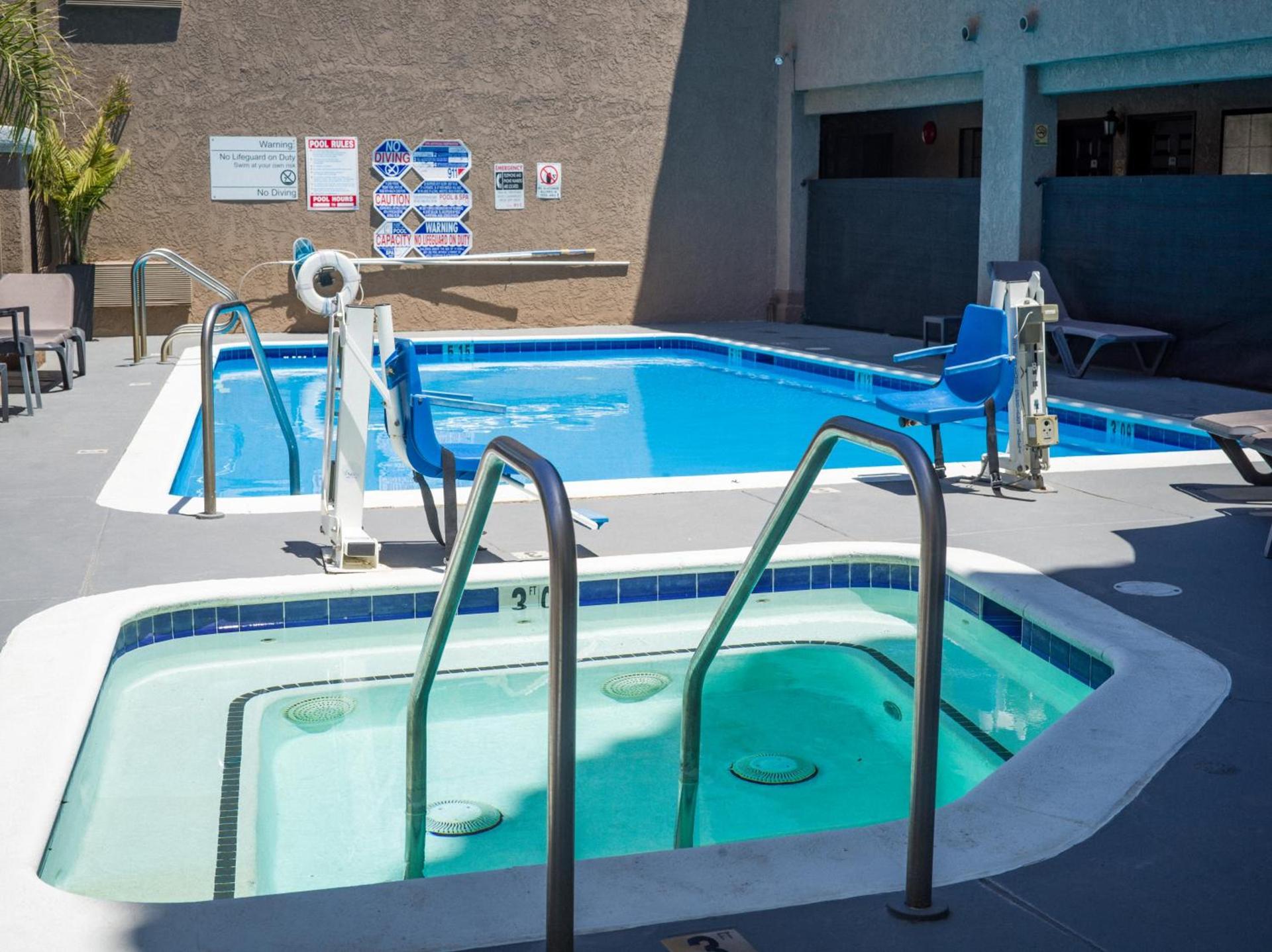 Quality Inn & Suites Camarillo-Oxnard photo 37