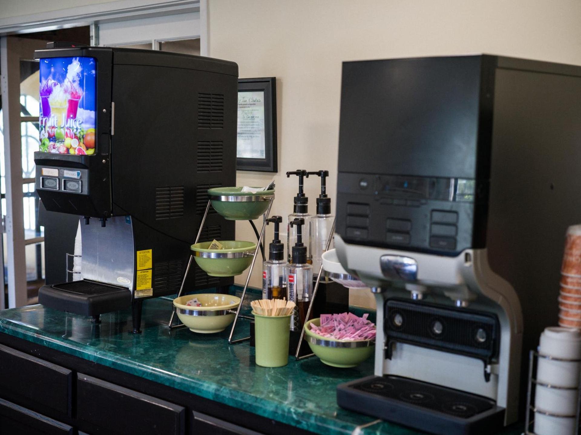Quality Inn & Suites Camarillo-Oxnard photo 55