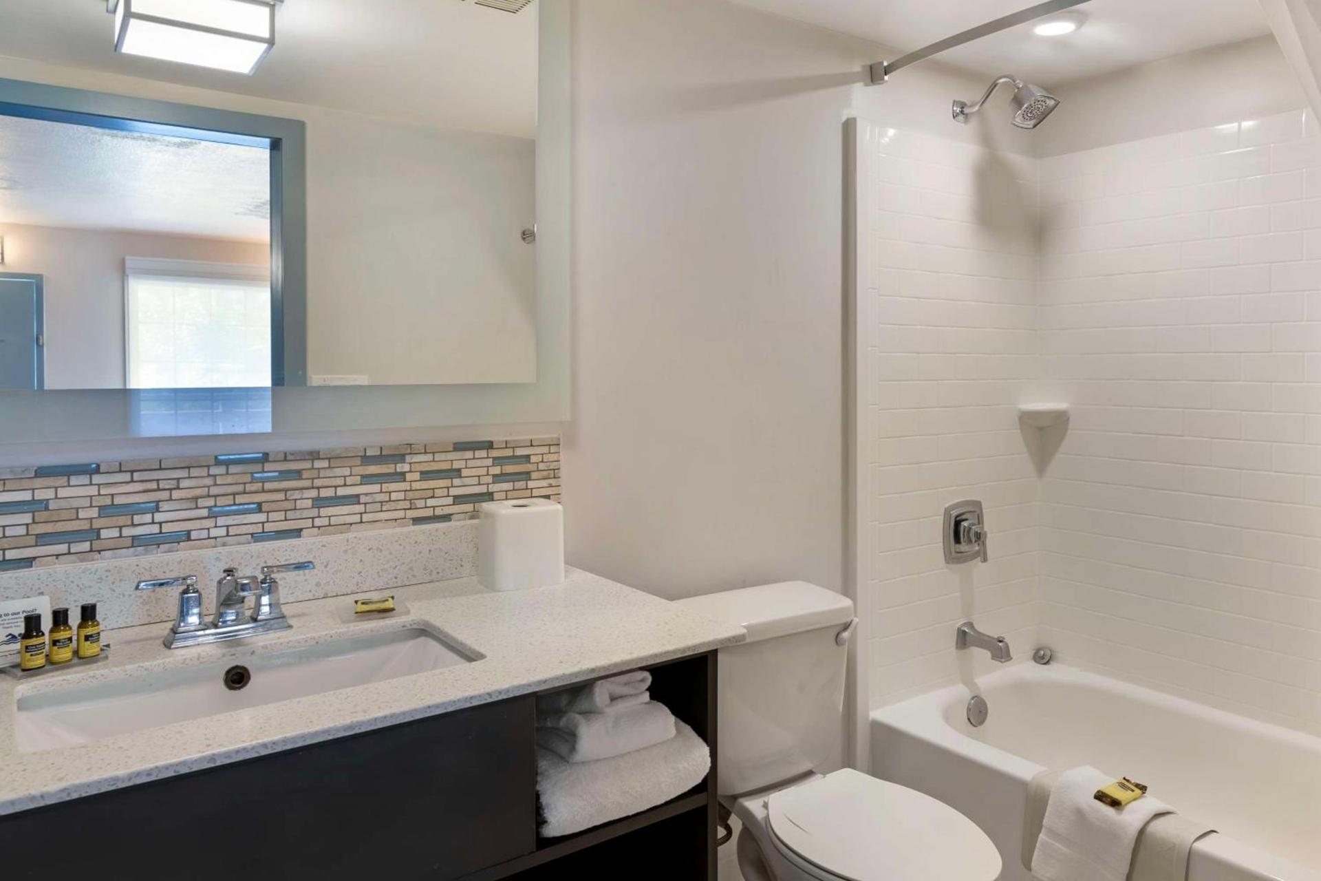 Best Western Plus St. Simons photo 25