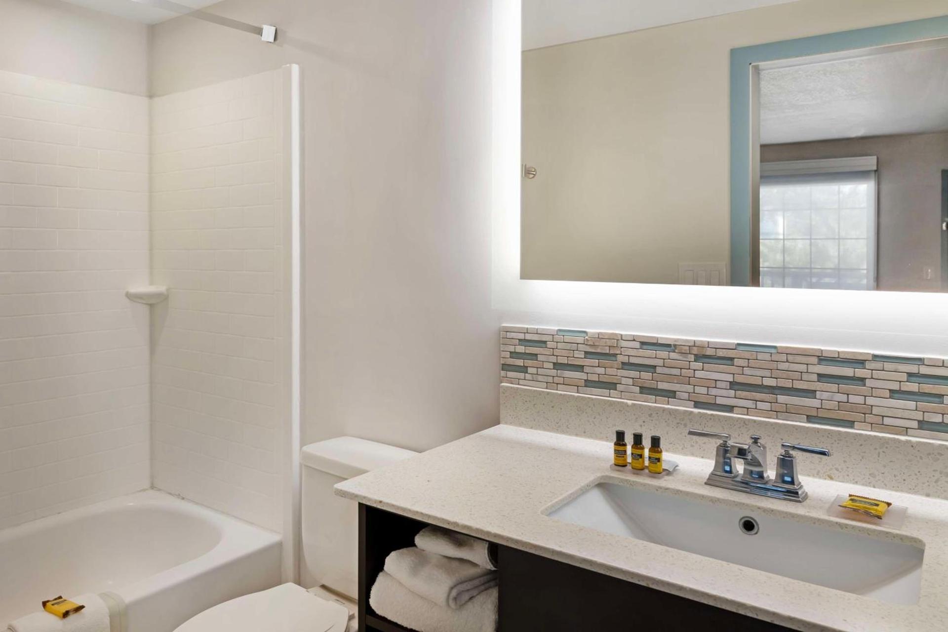 Best Western Plus St. Simons photo 26