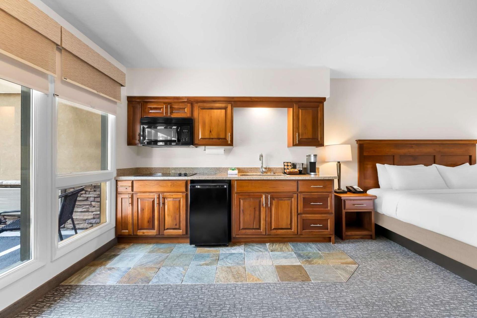 Best Western Driftwood Inn photo 16