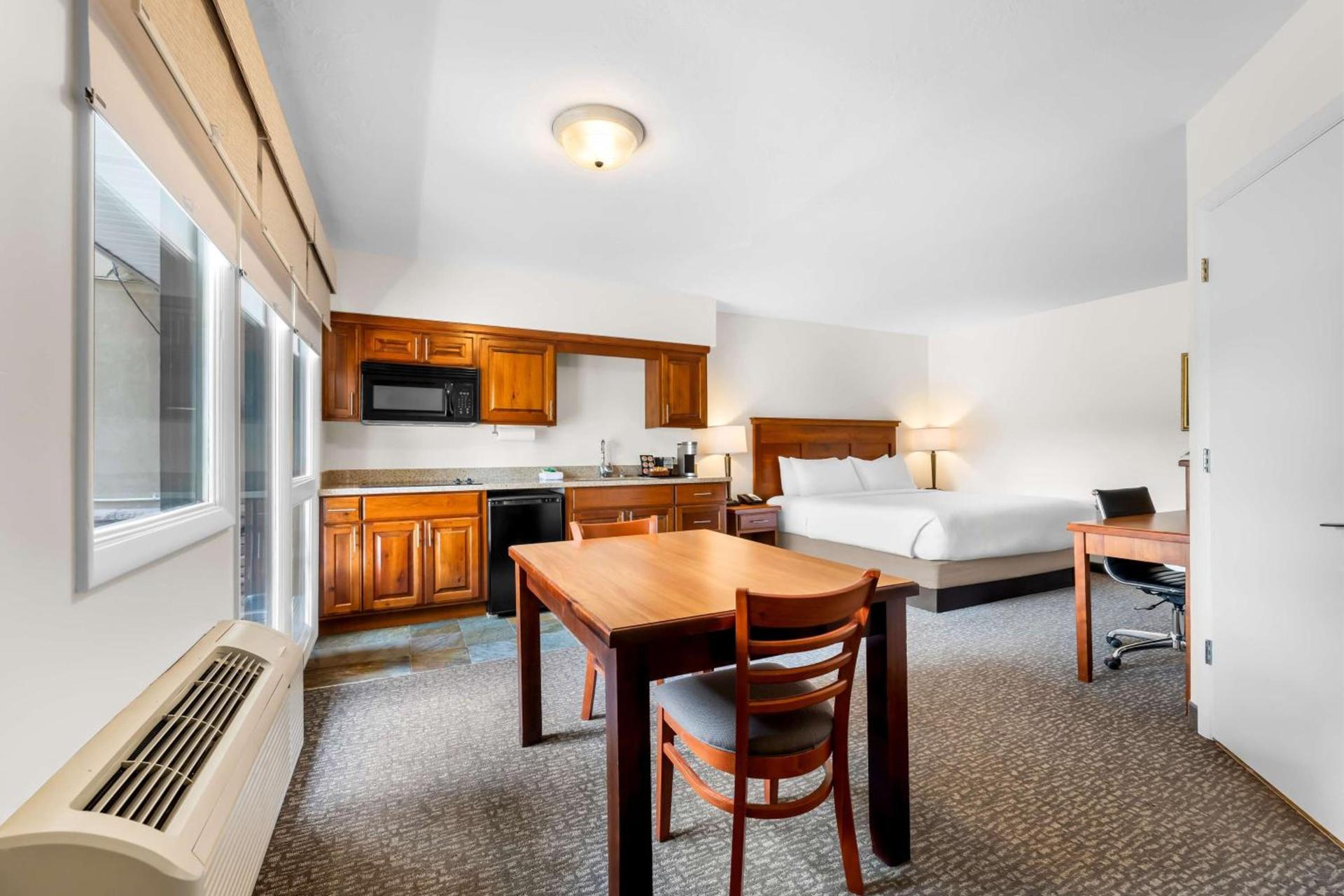 Best Western Driftwood Inn photo 17