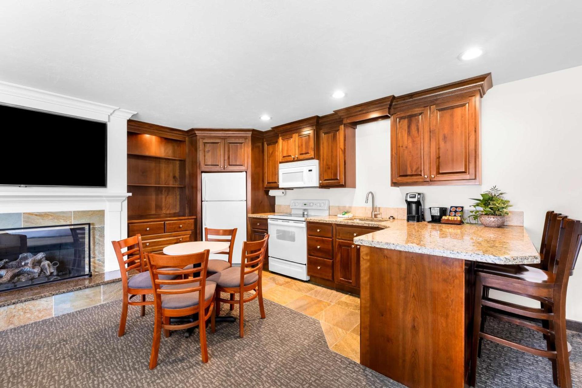 Best Western Driftwood Inn photo 24