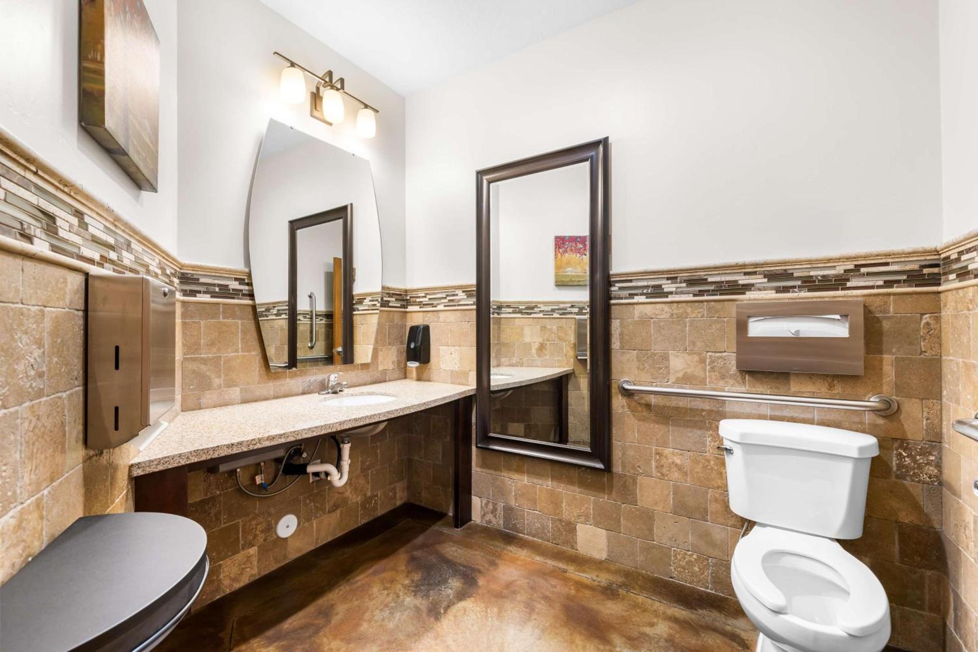 Best Western Driftwood Inn photo 38