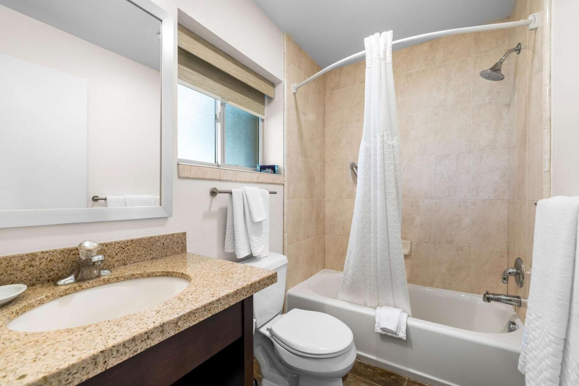 Best Western Driftwood Inn photo 40