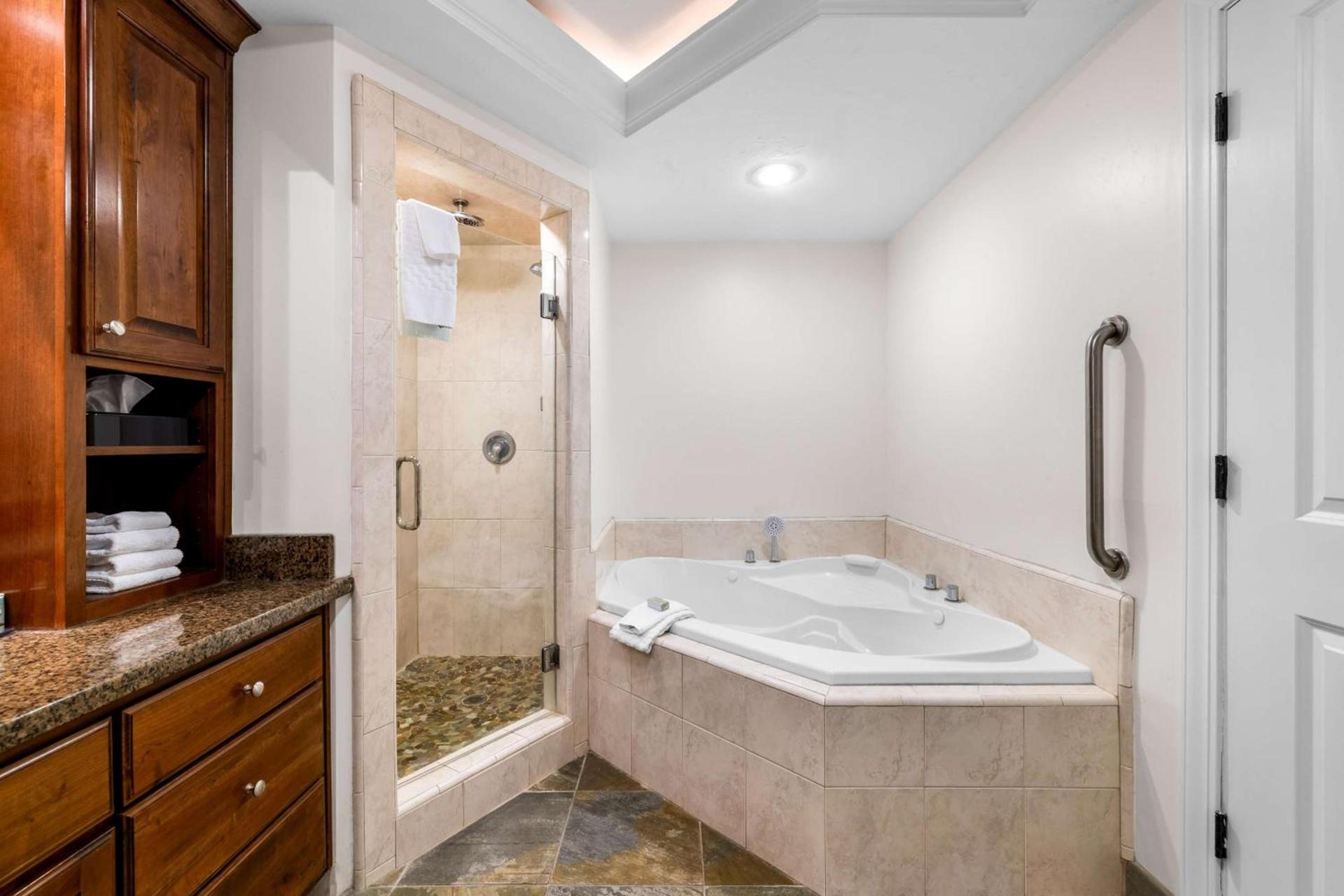 Best Western Driftwood Inn photo 42