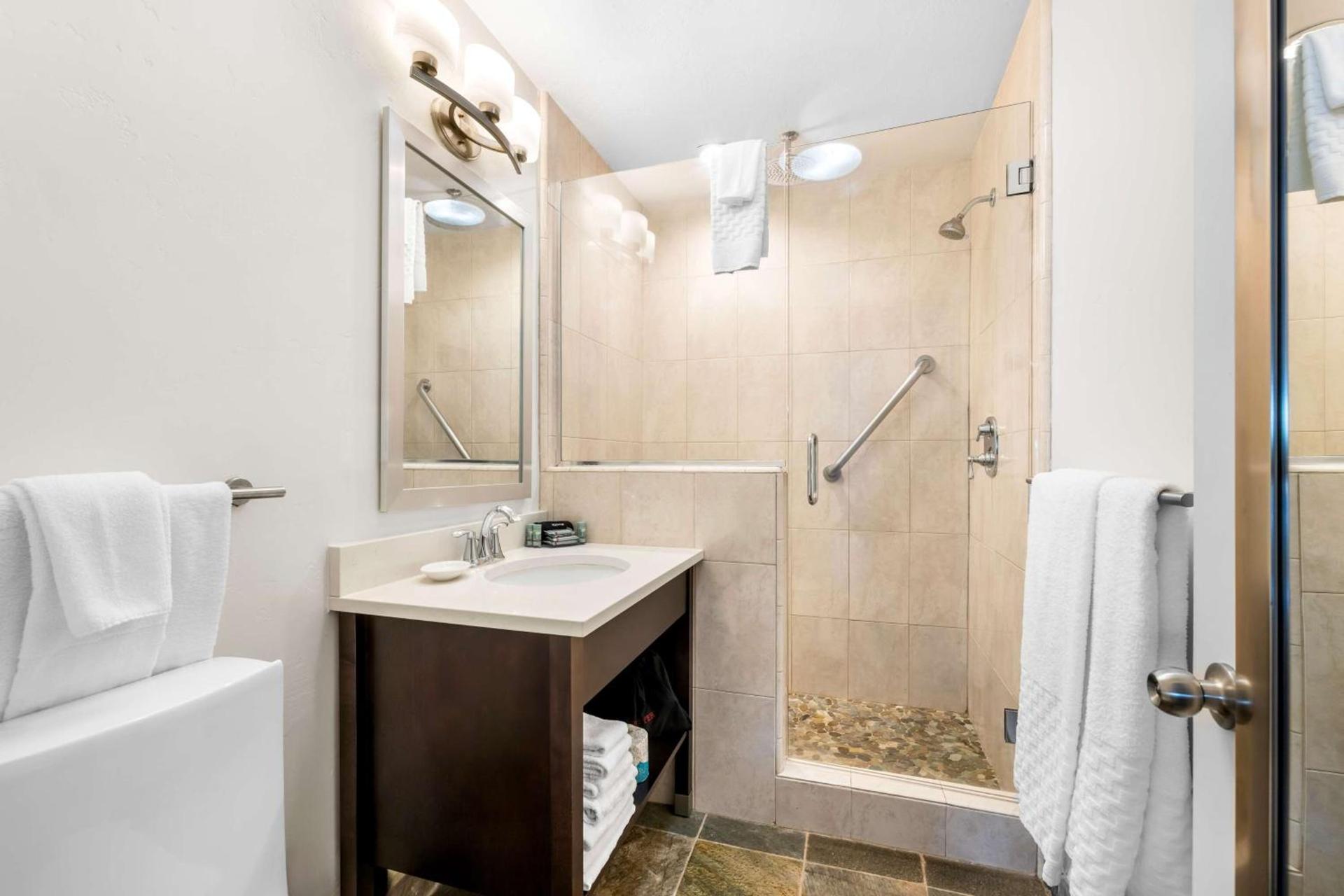 Best Western Driftwood Inn photo 47