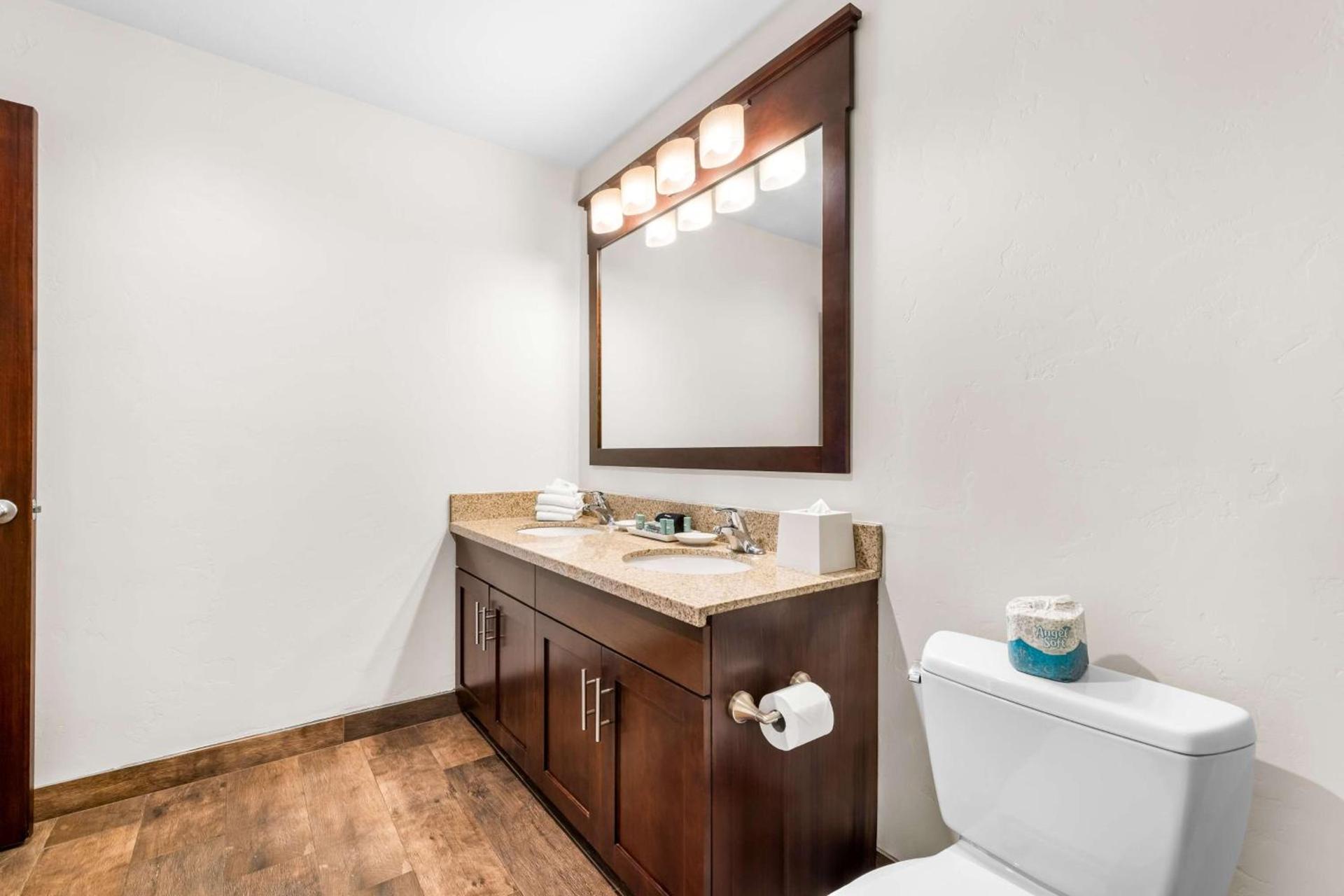 Best Western Driftwood Inn photo 48