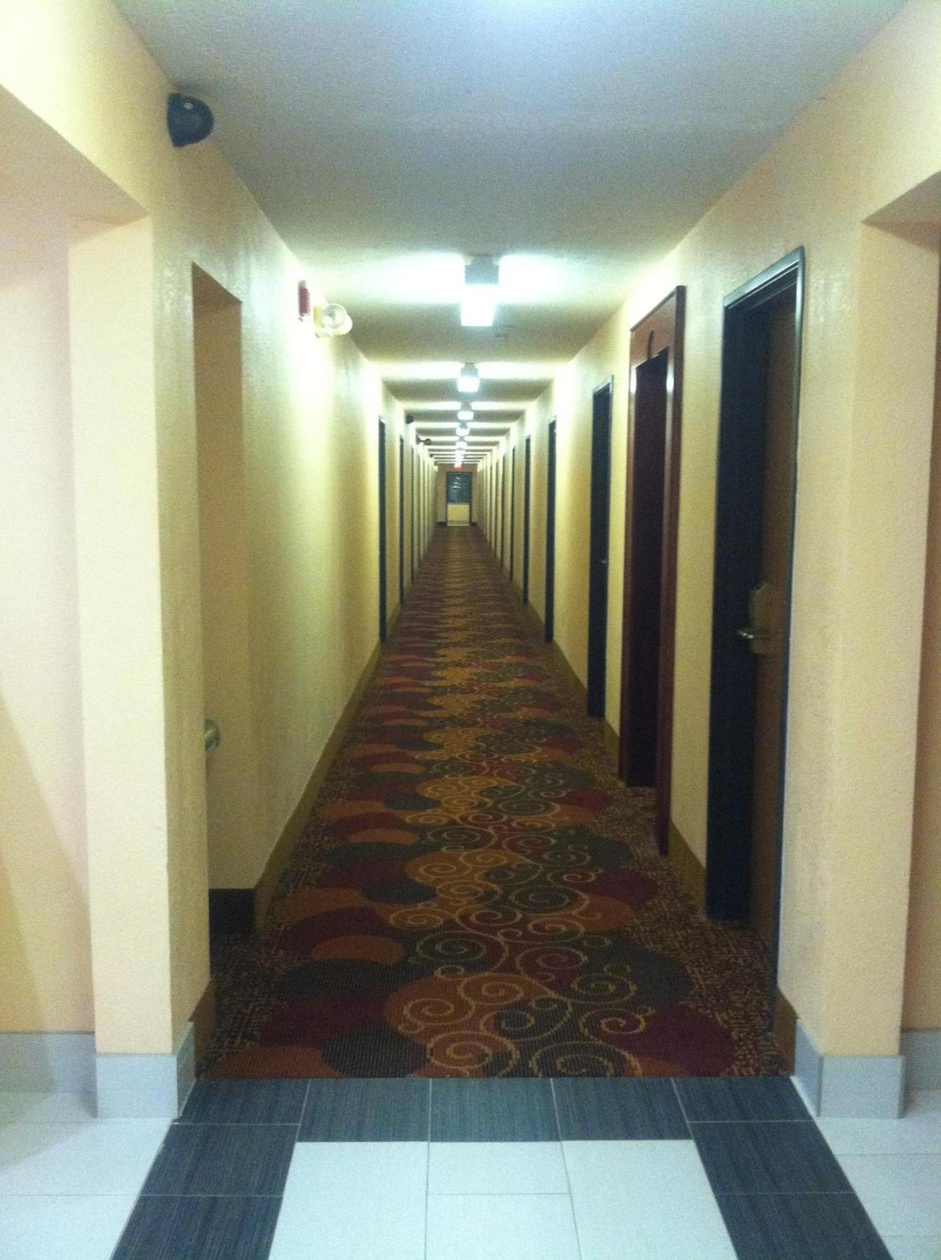 Super 8 South by Wyndham photo 34